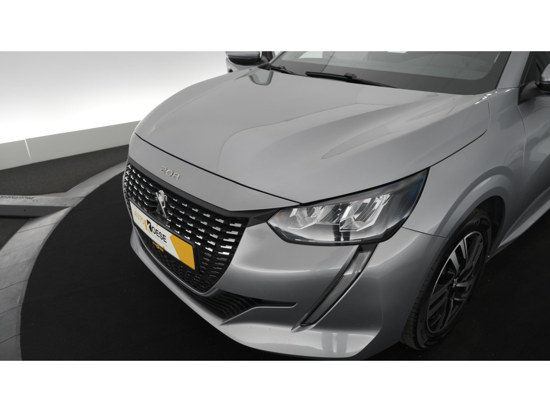 Peugeot 208 PureTech 100 EAT8 Allure | Parkeersensoren | Stoelverwarming | Apple Carplay | Climate Control