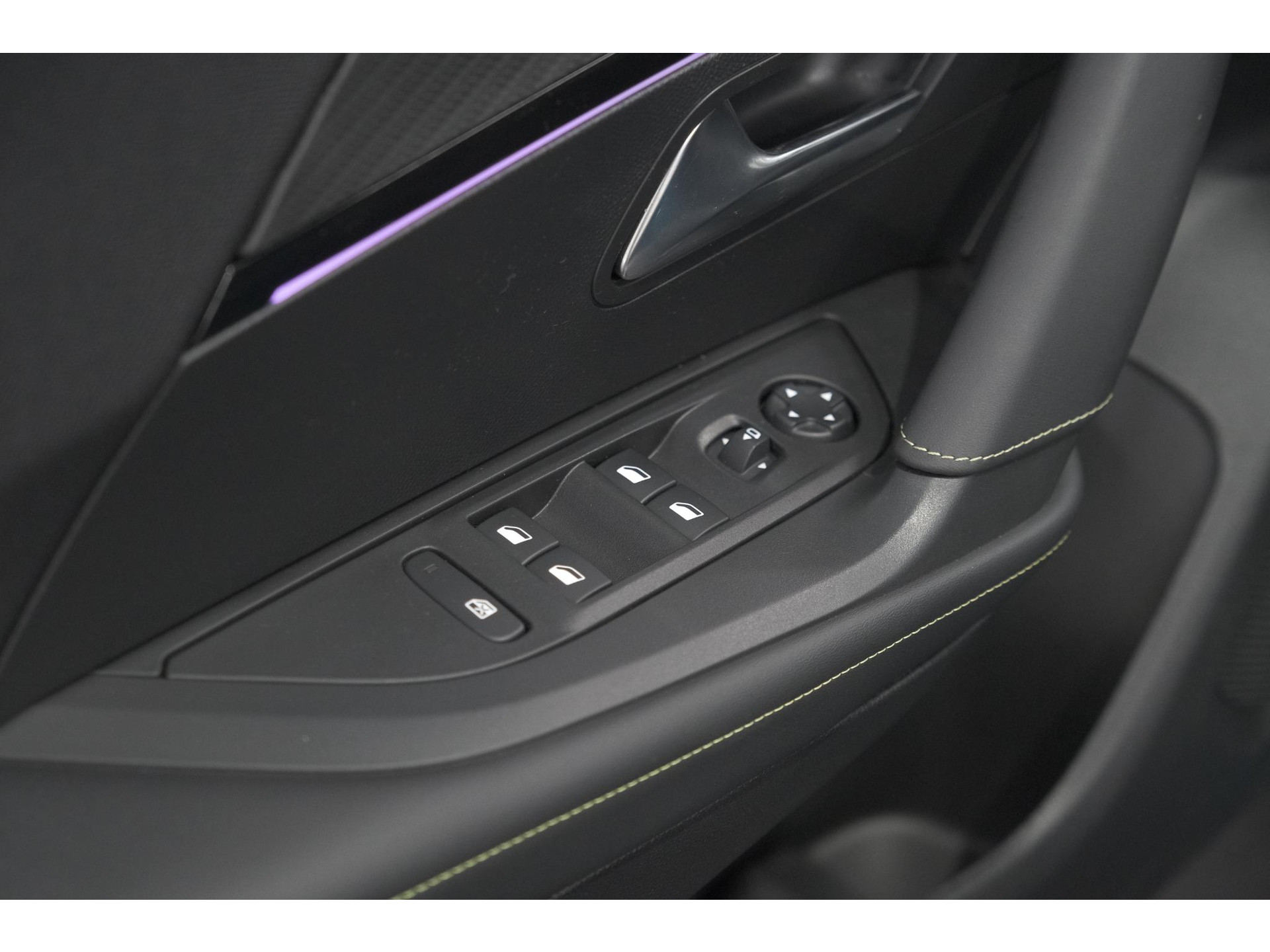 Peugeot 2008 1.2 Hybrid 145 GT | Camera | Apple Carplay | Parkeersensoren