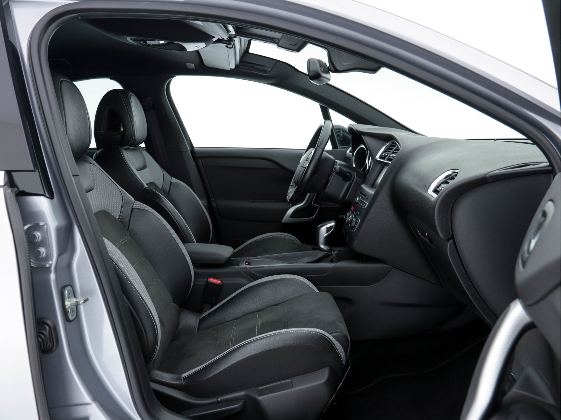 DS 4 Crossback 1.6 BlueHDi Business-Pack Aut. *NAVI-FULLMAP | FULL-LED | LEATHER-MICROFIBRE | DAB+ | ECC | PDC | CRUISE | KEYLESS | PRIVACY-GLASS | SPORT-SEATS | TOWBAR | 16"ALU*