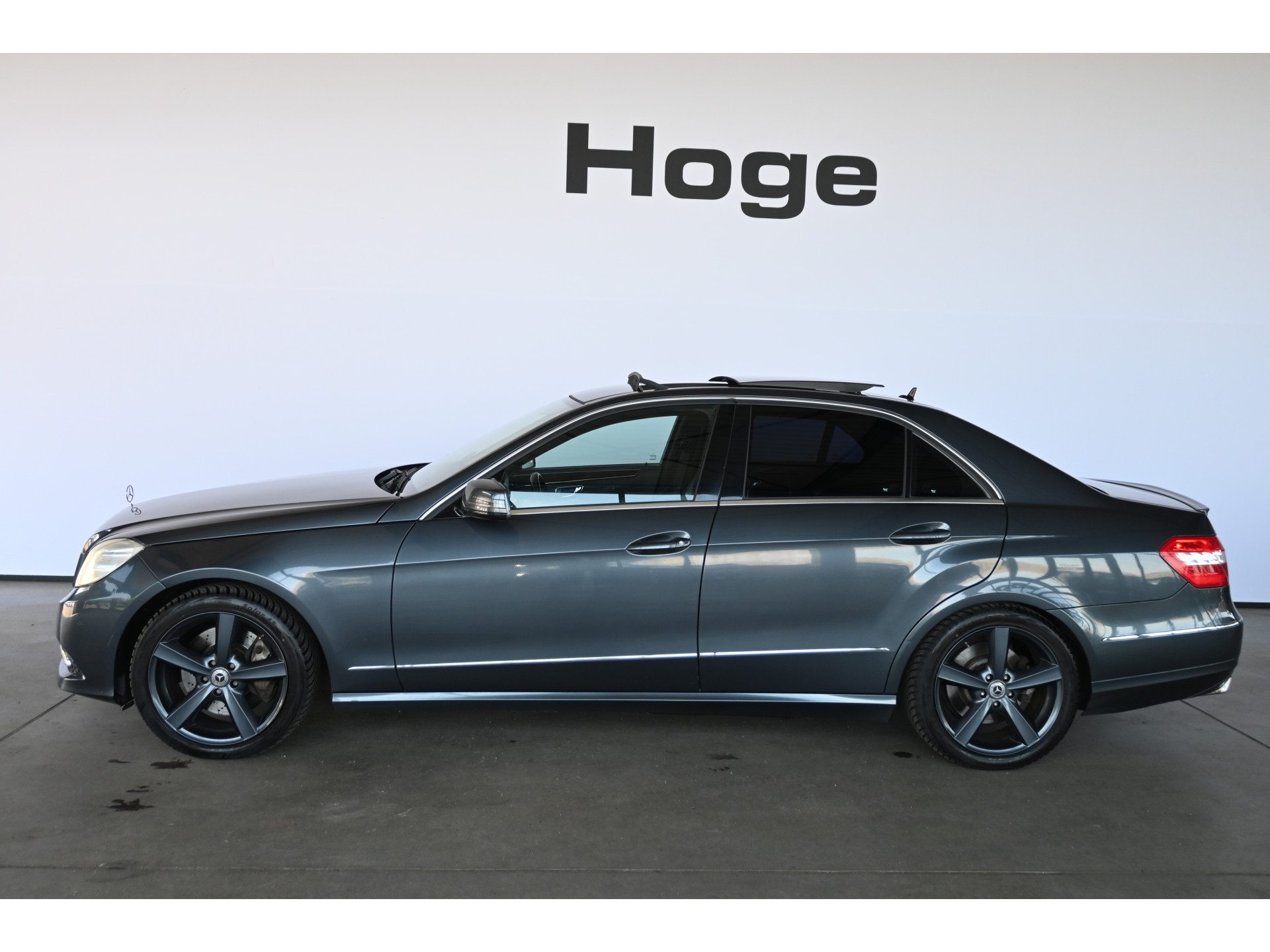 Mercedes-Benz E-klasse 500 Elegance V8 Automaat Clima Panoramadak Trekhaak PDC Stoelverwarming Cruise control Goed Onderhouden! Inruil Mogelijk!