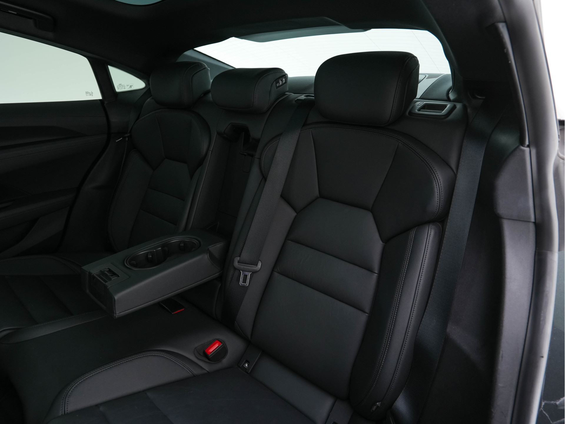 Audi e-tron GT 93 kWh Quattro [ 3-Fase ] {SOH-93%} (INCL-BTW) *PANO | FULL-LED | LEATHER | AUDI-SOUNDSYSTEM | DIGI-COCKPIT | NAVI-FULLMAP | HEATED-SPORTSEATS | TOP-VIEW | DAB | KEYLESS | LANE-ASSIST | SHIFT-PADDLES | PRIVACY-GLASS | 20