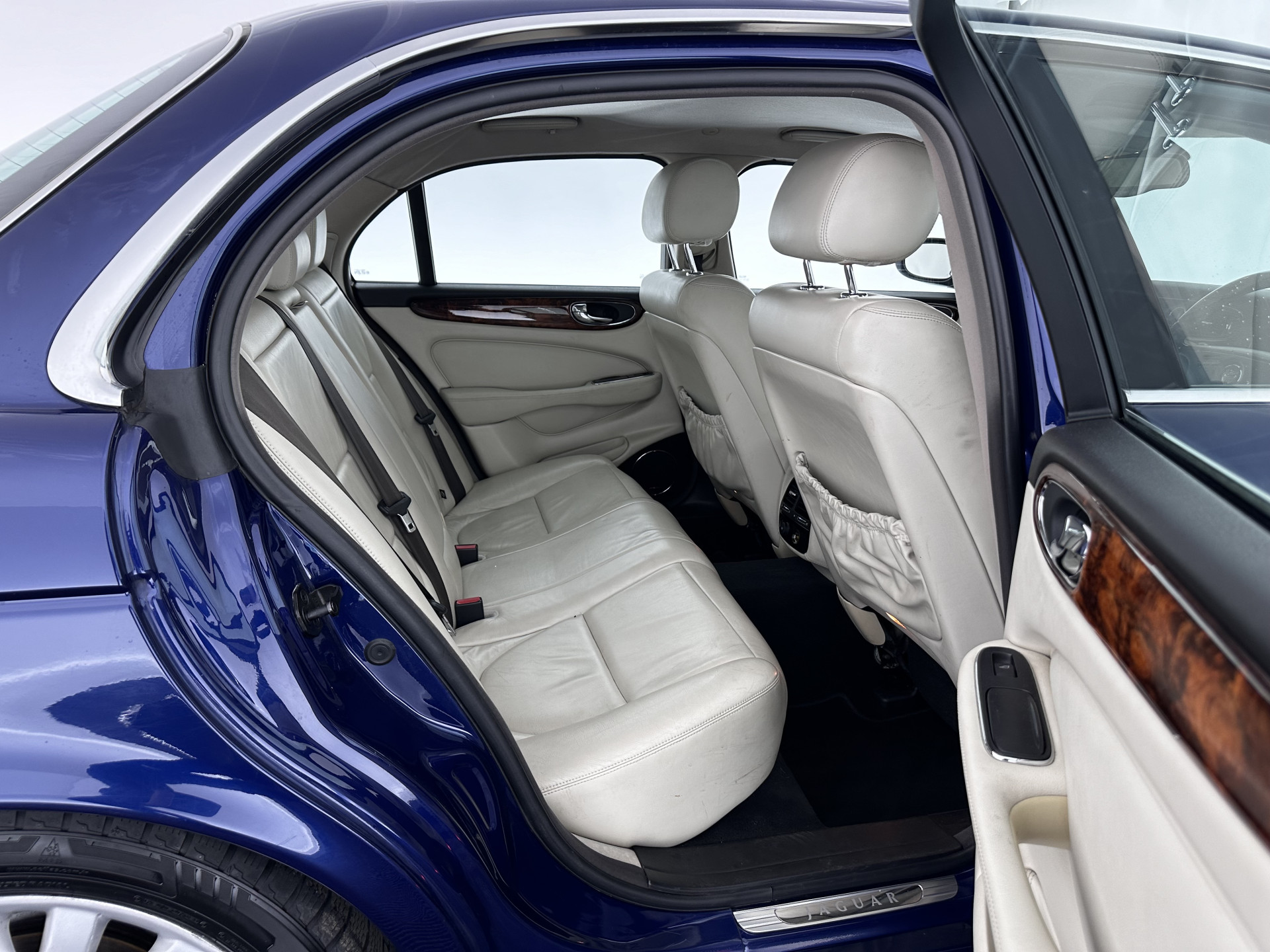 Jaguar XJ 3.5 V8 Executive [ Right-Hand-Drive ] Aut. *LEATHER | BI-XENON | ECC | WOODEN-INLAY | HEATED-COMFORTSEATS | MEMORY-PACK | JAGUAR-AUDIO | PDC | CRUISE | 18"ALU*