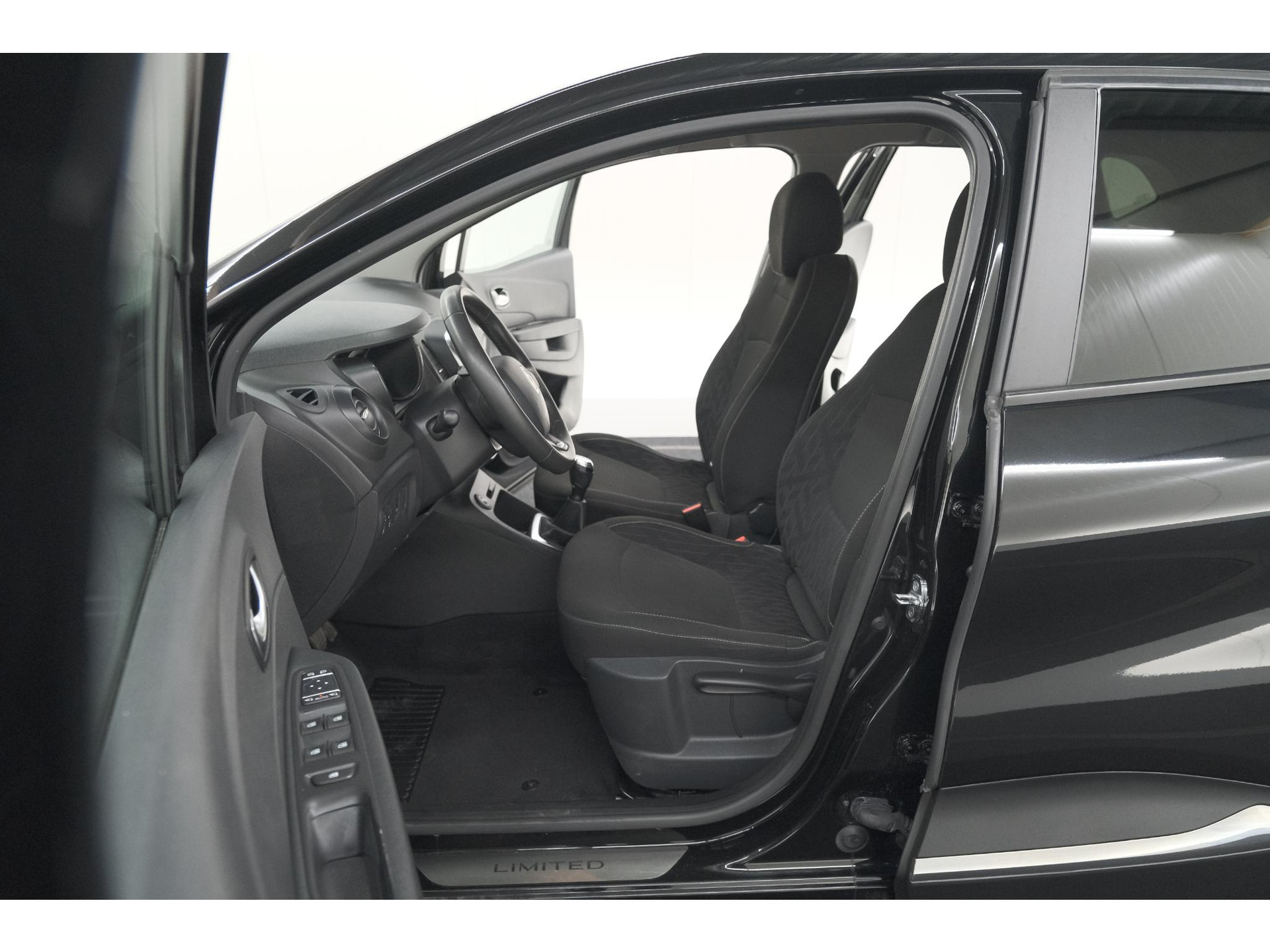 Renault Captur TCe 90 Limited | Trekhaak | Navigatie | Parkeersensoren