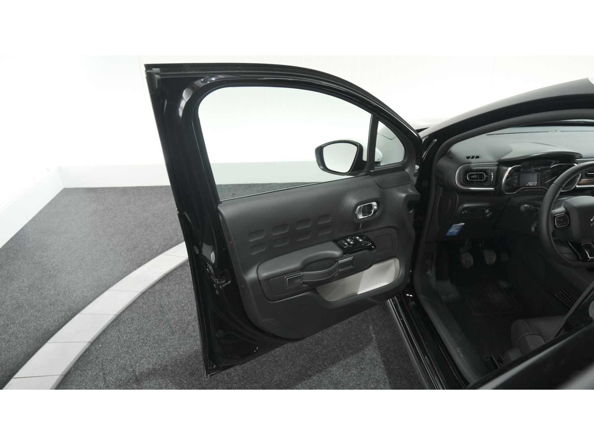 Citroen C3 PureTech 82 Feel Edition | Apple Carplay | Parkeersensoren | Navigatie | Climate Control | 16 Inch Velgen