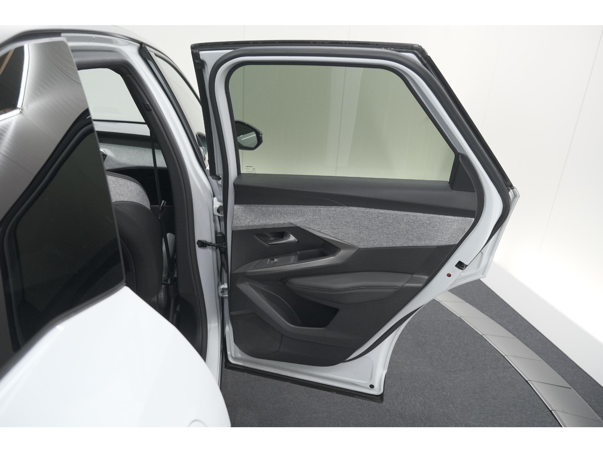 Peugeot 3008 1.2 Hybrid 145 GT | Camera | Adaptieve Cruise Control | Elektrische Kofferklep | Stuurwielverwarming