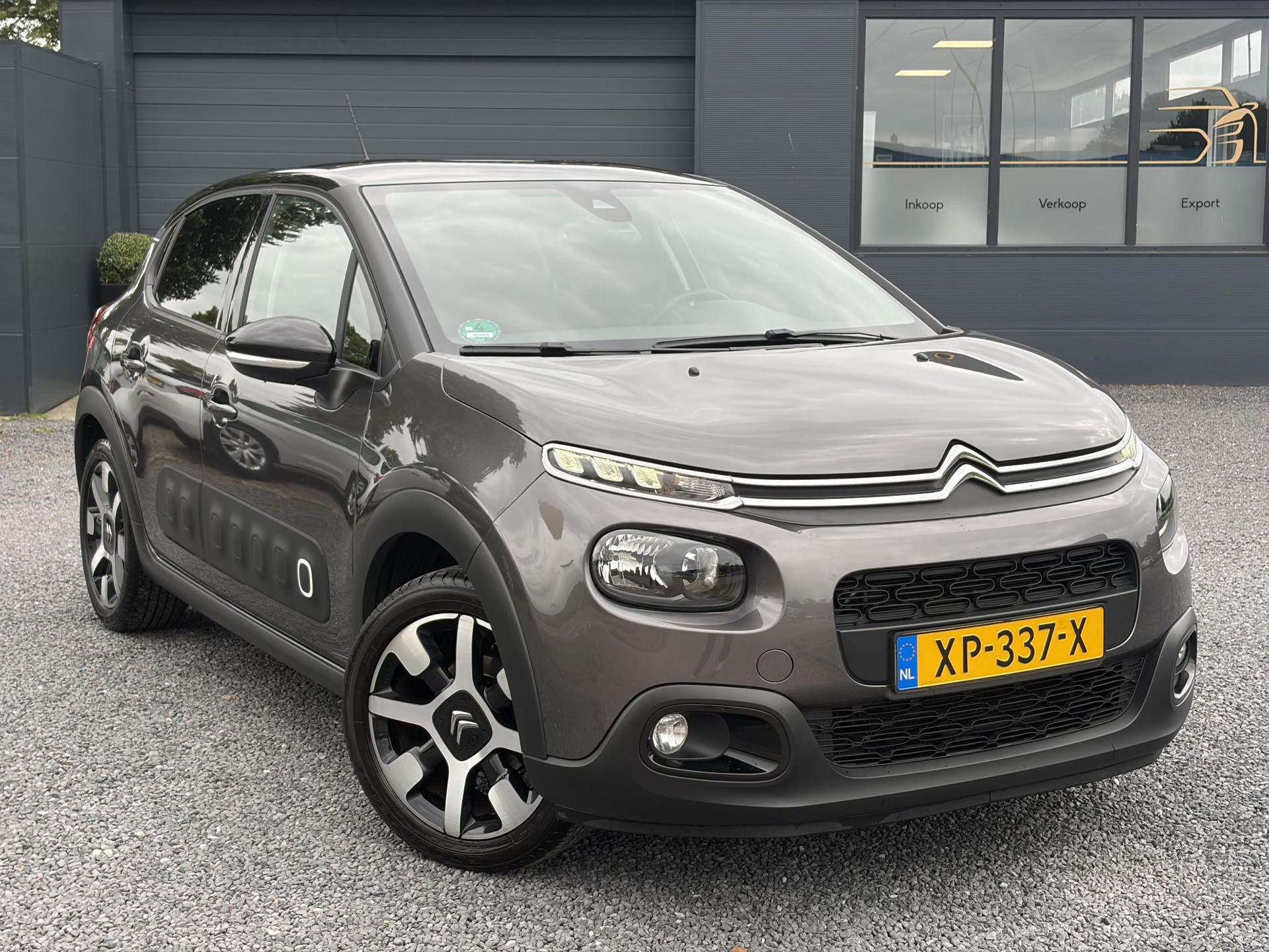 Citroen C3 1.2 PureTech S&S Shine D-riem vv in 02-2025 l 1e Eigenaar l Dealer Onderhouden l 110pk l Navi l Camera l Carplay l Clima l Cruise l Lm velgen l 6 Bak l Rijstrooksensor l Pdc l N.A.P l Apk tot 03-2027
