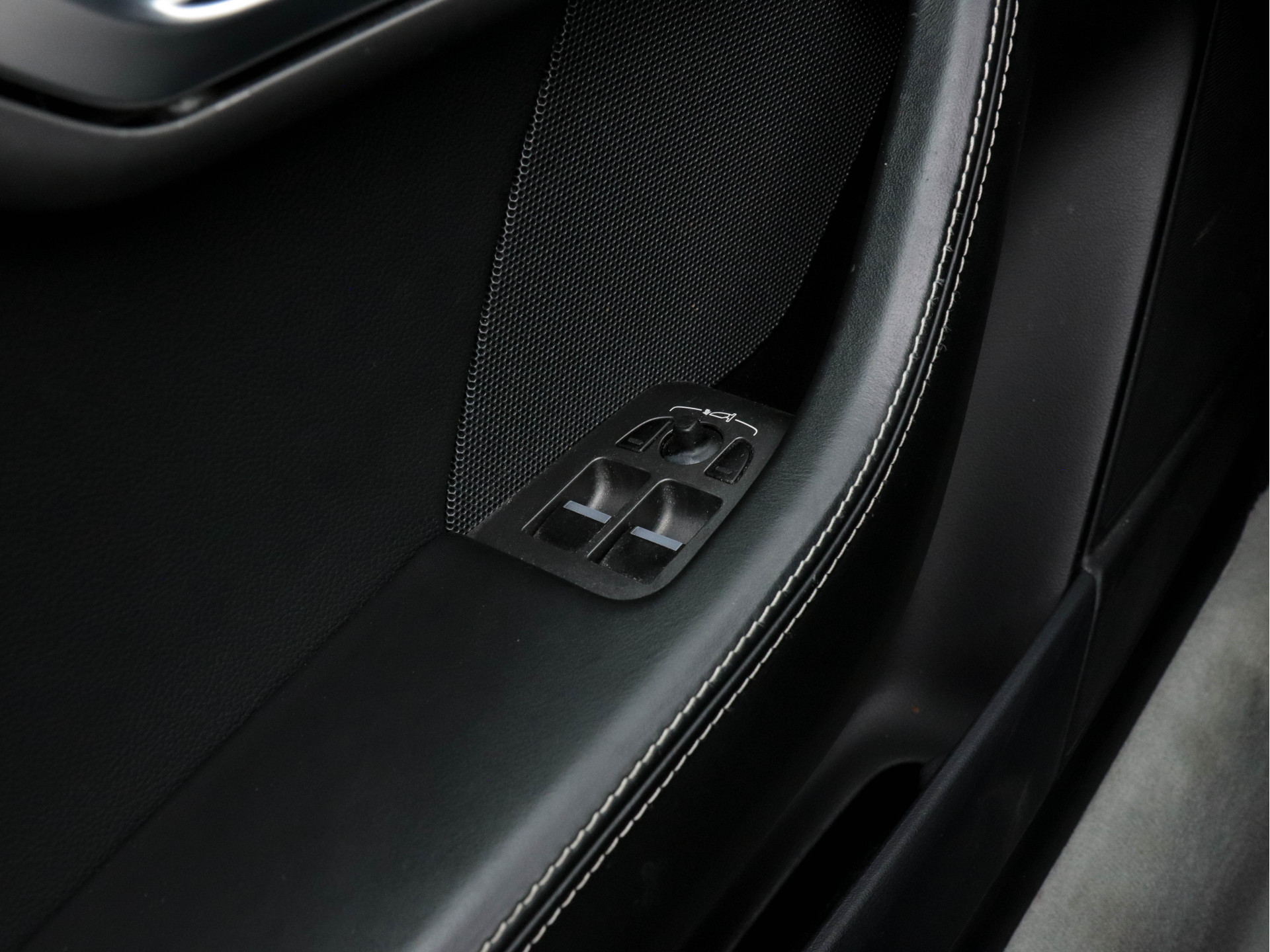 Jaguar F-TYPE 3.0 V6 Convertible Aut. *LEATHER | BI-XENON | NAVI-FULLMAP | CAMERA | MEMORY-PACK | KEYLESS | DAB | SHIFT-PADDLES | ECC | HEATED-SPORTSEATS | PDC | AIRSCARF | CRUISE | 19"ALU*