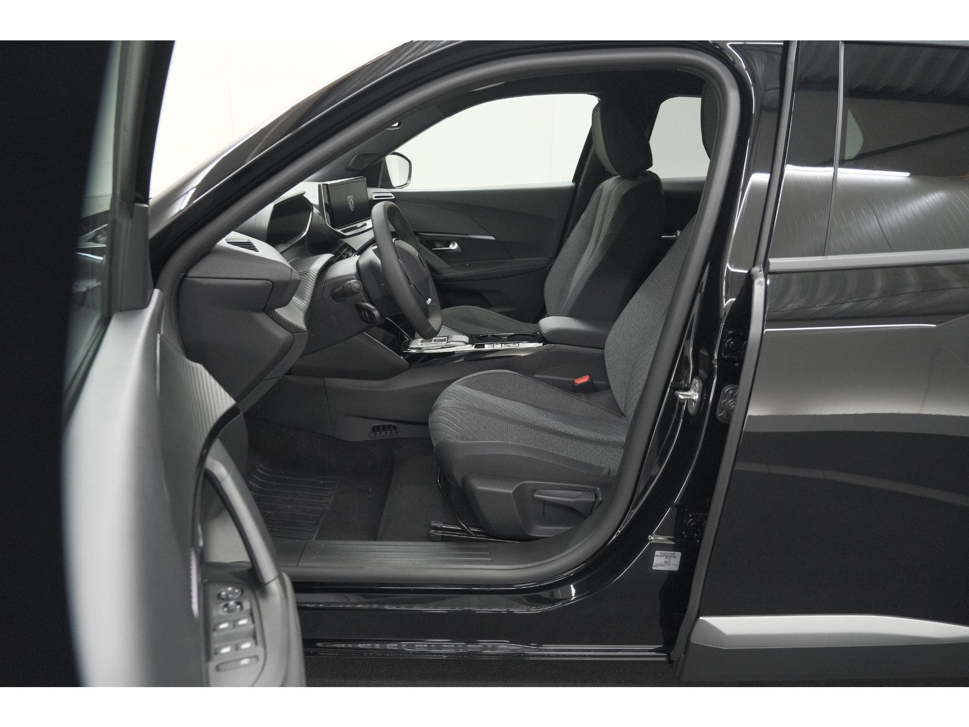 Peugeot e-2008 EV Allure 54 kWh | 11 KW Lader | Warmtepomp | Apple Carplay | Parkeersensoren