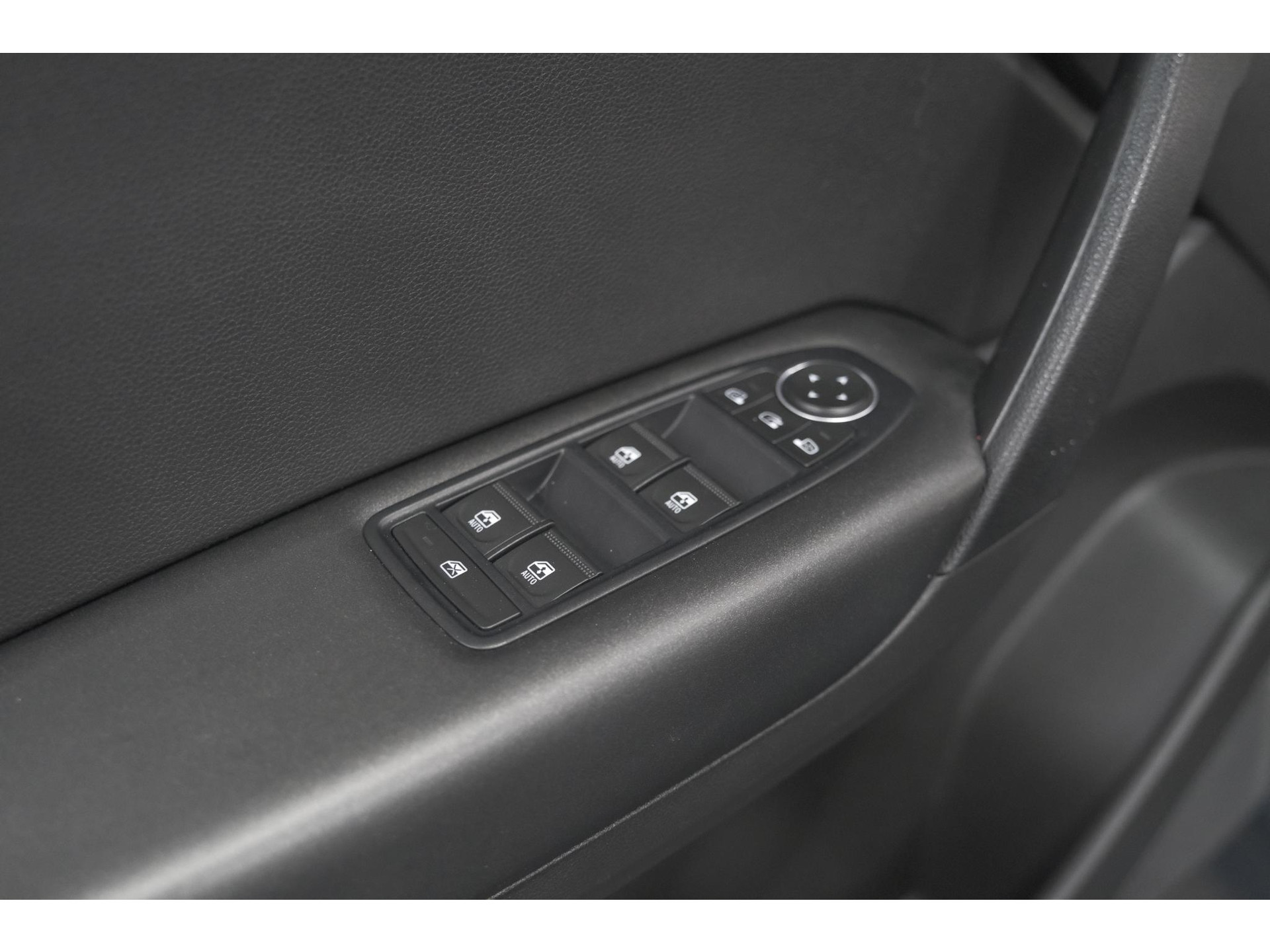 Renault Captur 1.6 E-Tech Plug-in Hybrid 160 Business | Parkeersensoren | Apple Carplay | Navigatie | Climate Control