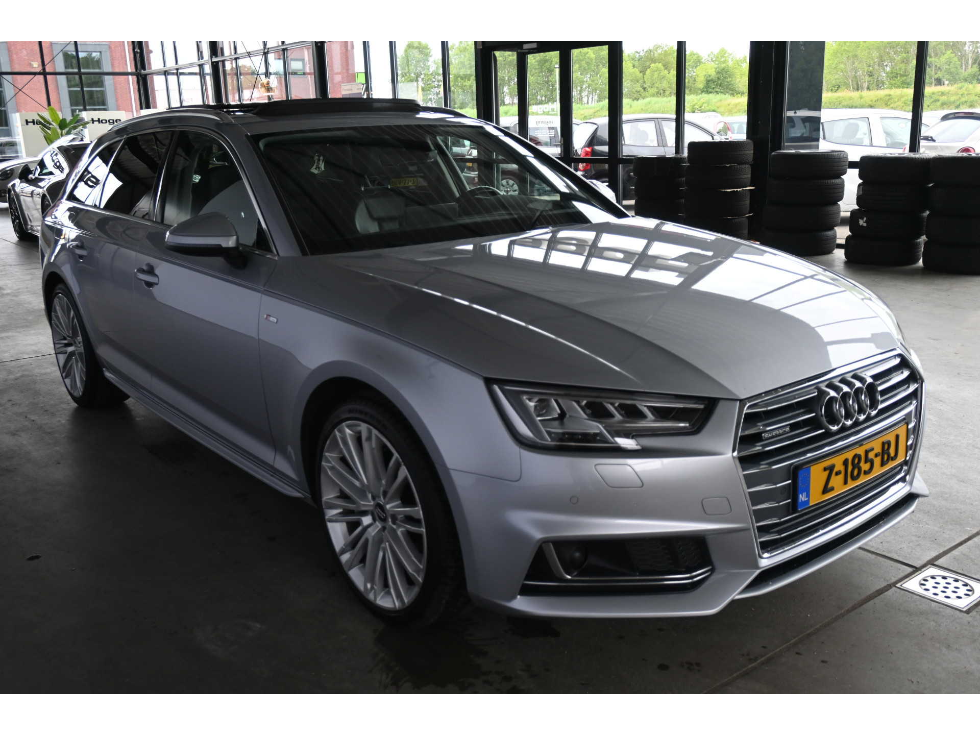 Audi A4 Avant 2.0 TFSI quattro S-Line Automaat Navigatie Panoramadak Adaptief Matrix LED Goed Onderhouden! Inruil Mogelijk!
