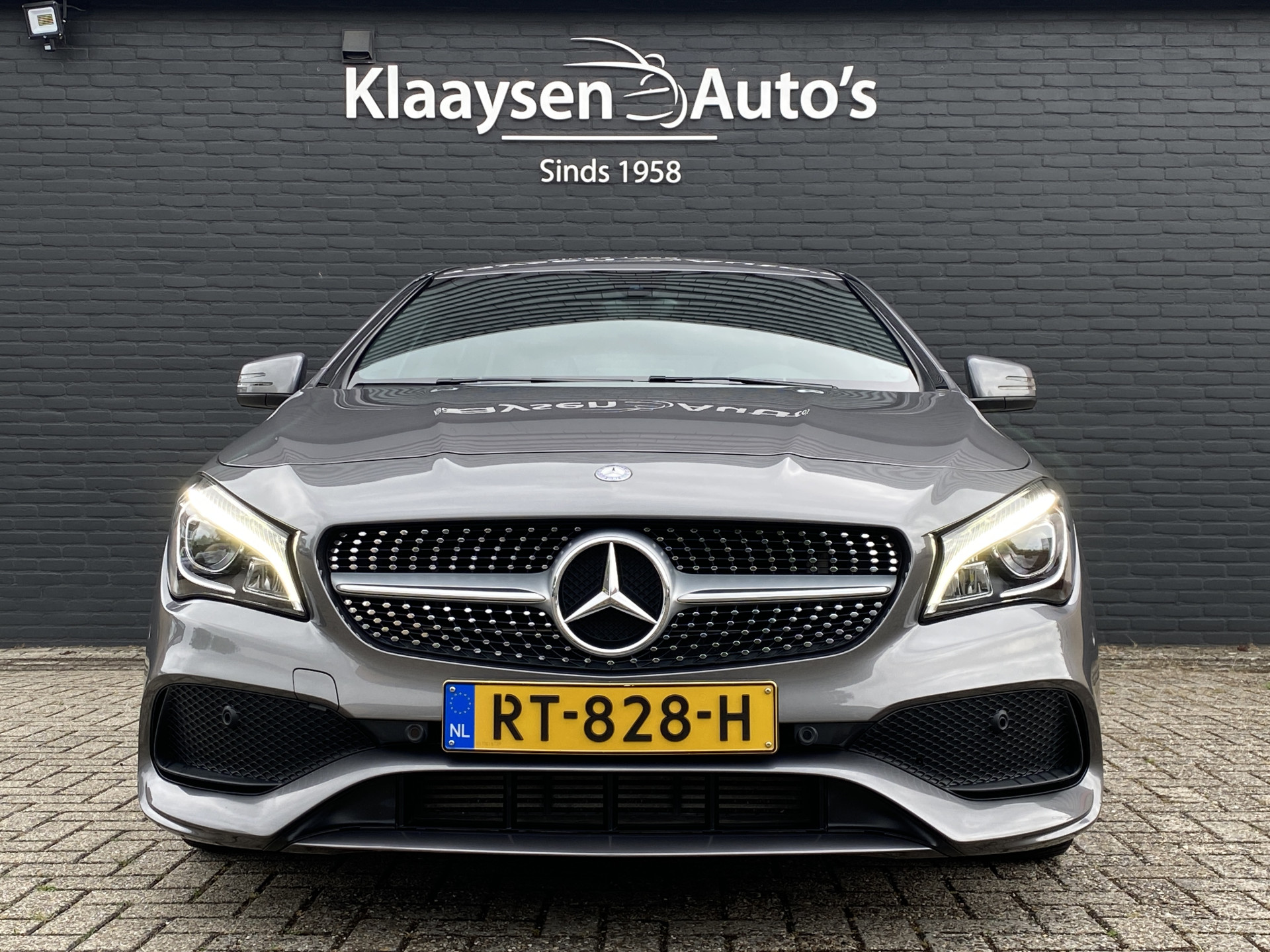 Mercedes-Benz CLA-klasse Shooting Brake 180 AMG Edition AUT. | 1e eigenaar | dealer onderh. | navigatie | a. carplay | alcantara interieur