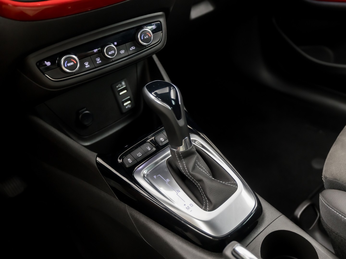 Opel Crossland 1.2 Turbo GS Sport Automaat 131Pk (TWO TONE, GROOT NAVI, APPLE CARPLAY, 360 CAMERA, LM VELGEN, STOELVERWARMING, NIEUWE APK, NIEUWSTAAT)