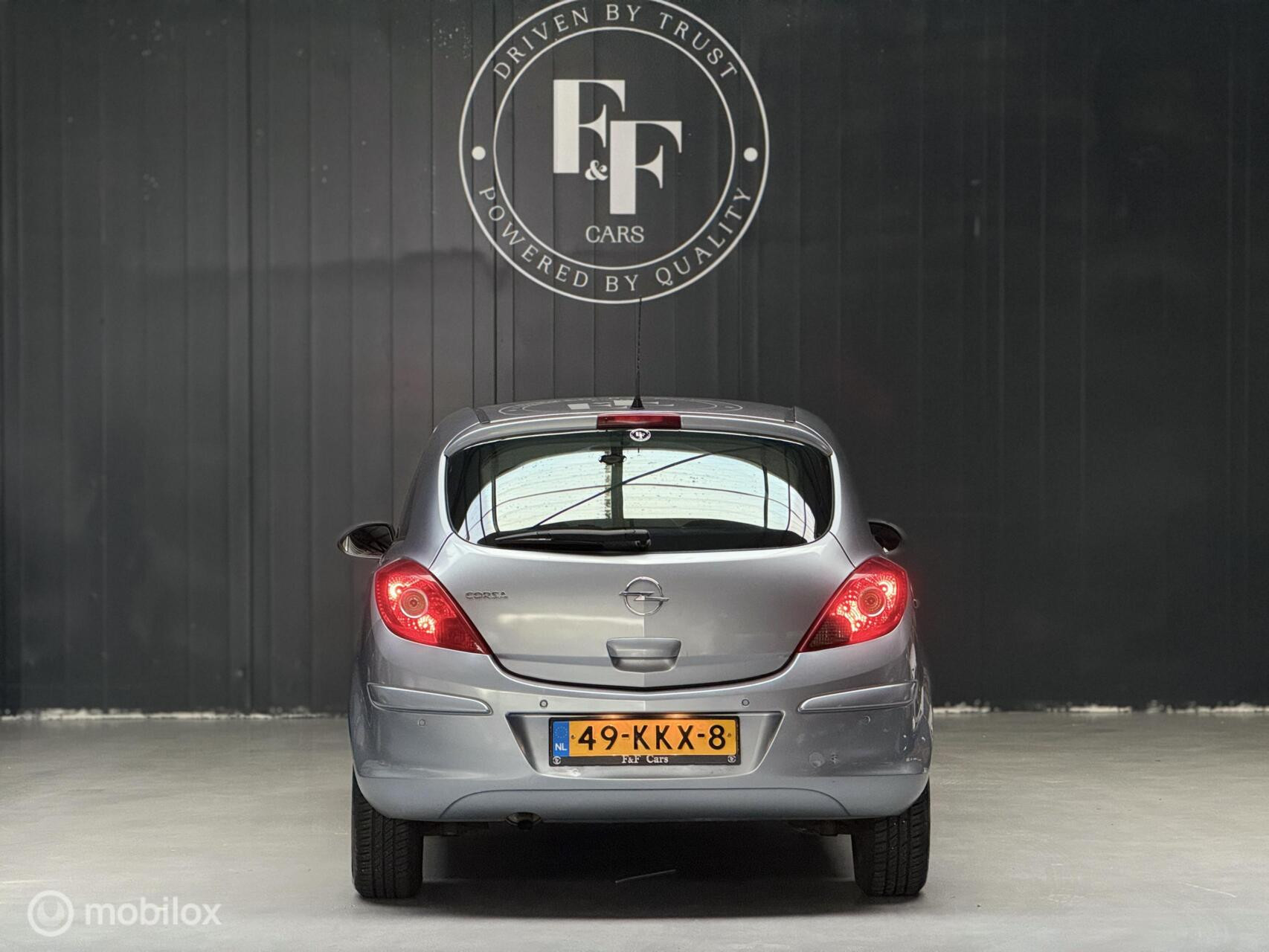 Opel Corsa 1.4-16V Cosmo| Vol Automaat | NAP | Cruise |Airco