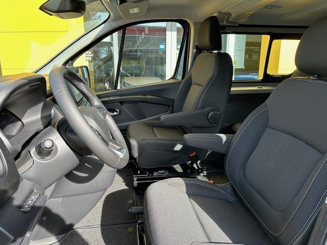 Renault Trafic 170PK L2H1 Extra DC DUBBEL CABINE | ANNIVERSARY BLACK EDITION | CAMERA | Stoelverwarming | NAVI