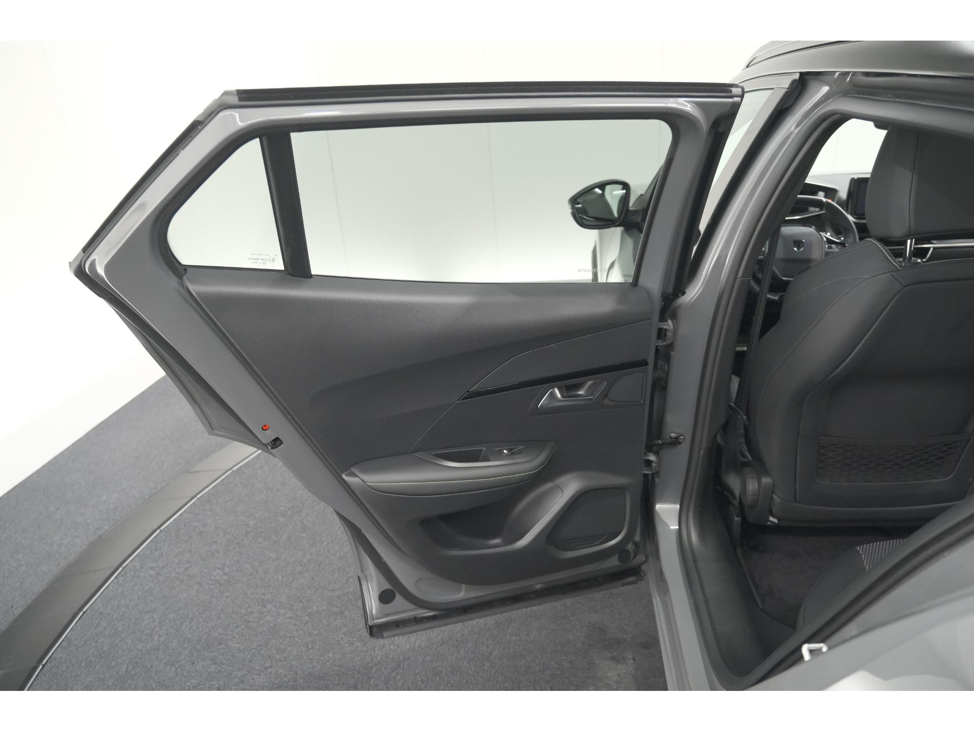 Peugeot e-2008 EV GT Avantage 54 kWh | 96.8% SOH | 11 KW Lader | 360 Camera | Panoramadak | Dodehoekdetectie