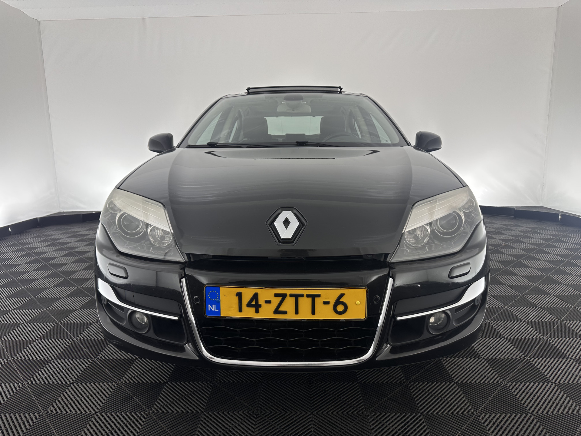 Renault Laguna 2.0 dCi S/S (INCL-BTW) *PANO | LEATHER-MICROFIBRE | BI-XENON | KEYLESS | NAVI-FULLMAP | COMFORT-SEATS | ECC | PDC | CRUISE | TOWBAR | 18''ALU*