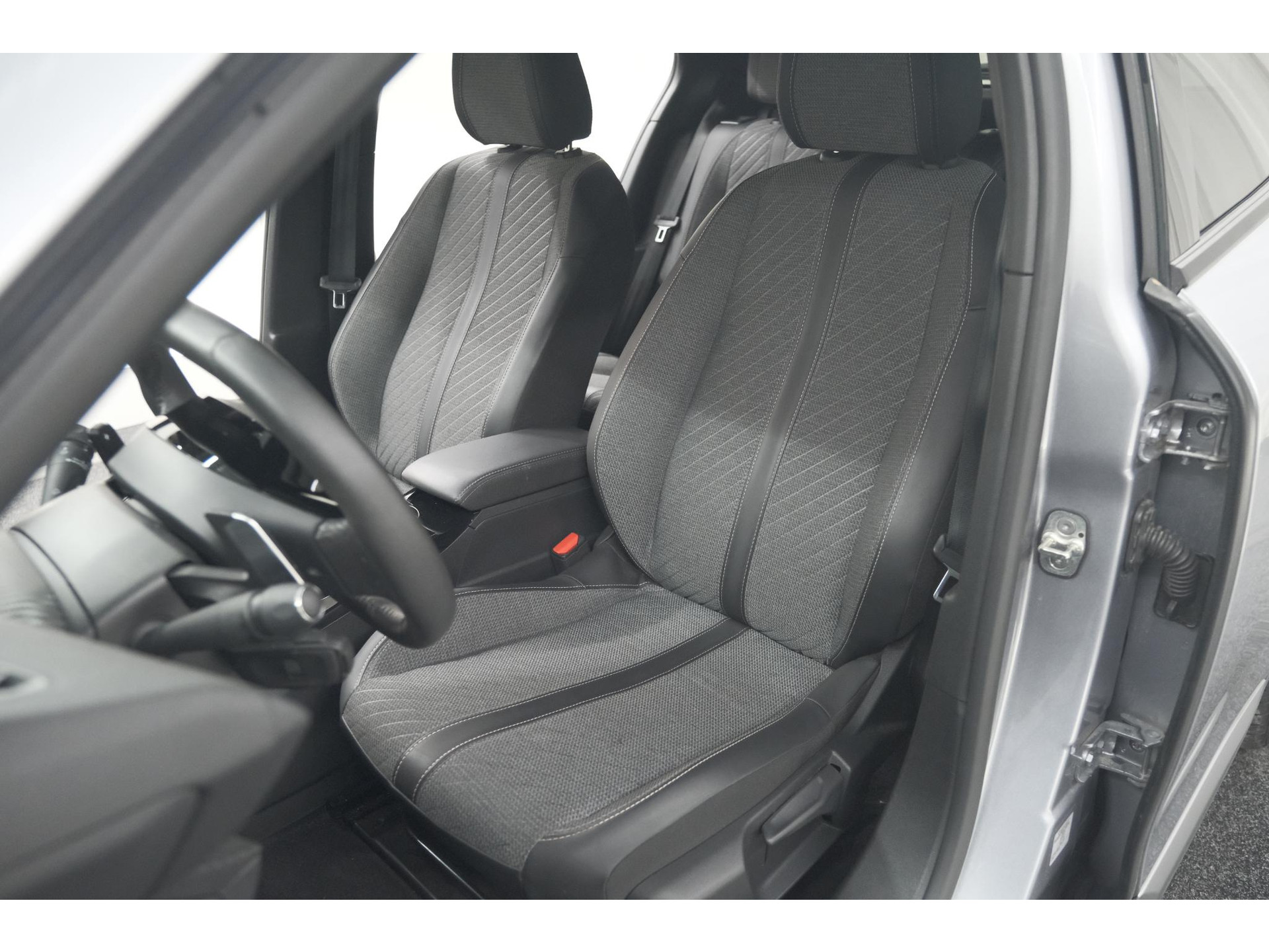 Peugeot 2008 Hybrid 136 e-DSC6 Allure | 360 Camera | Adaptieve Cruise Control | Dodehoekdetectie | Navigatie