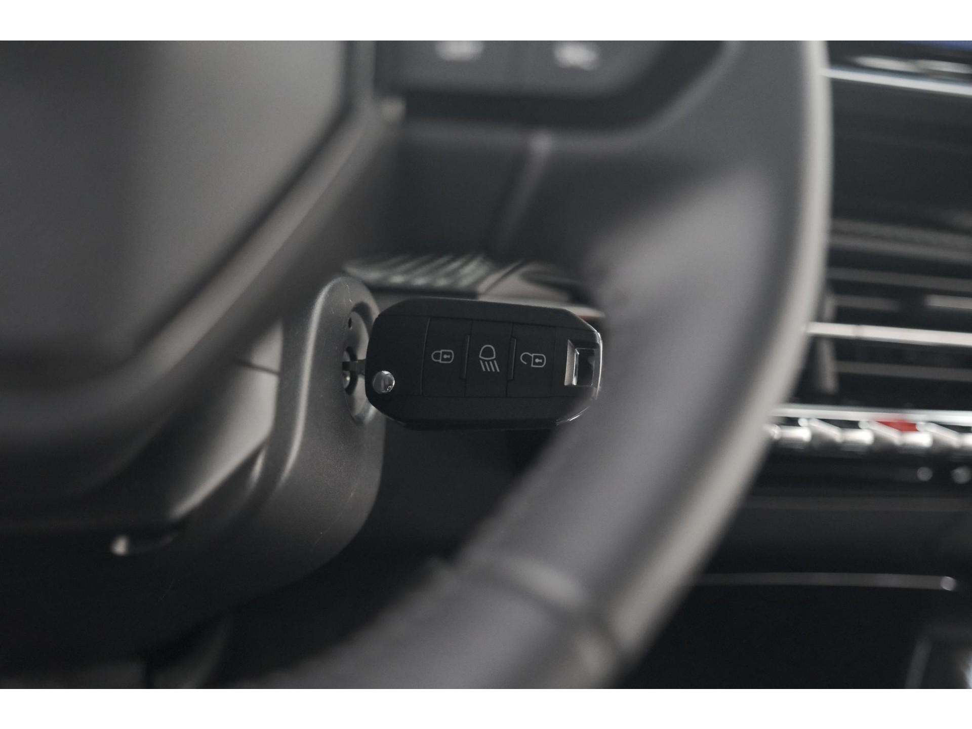 Peugeot 208 PureTech 100 Allure | 360 Camera | Dodehoekdetectie | Navigatie