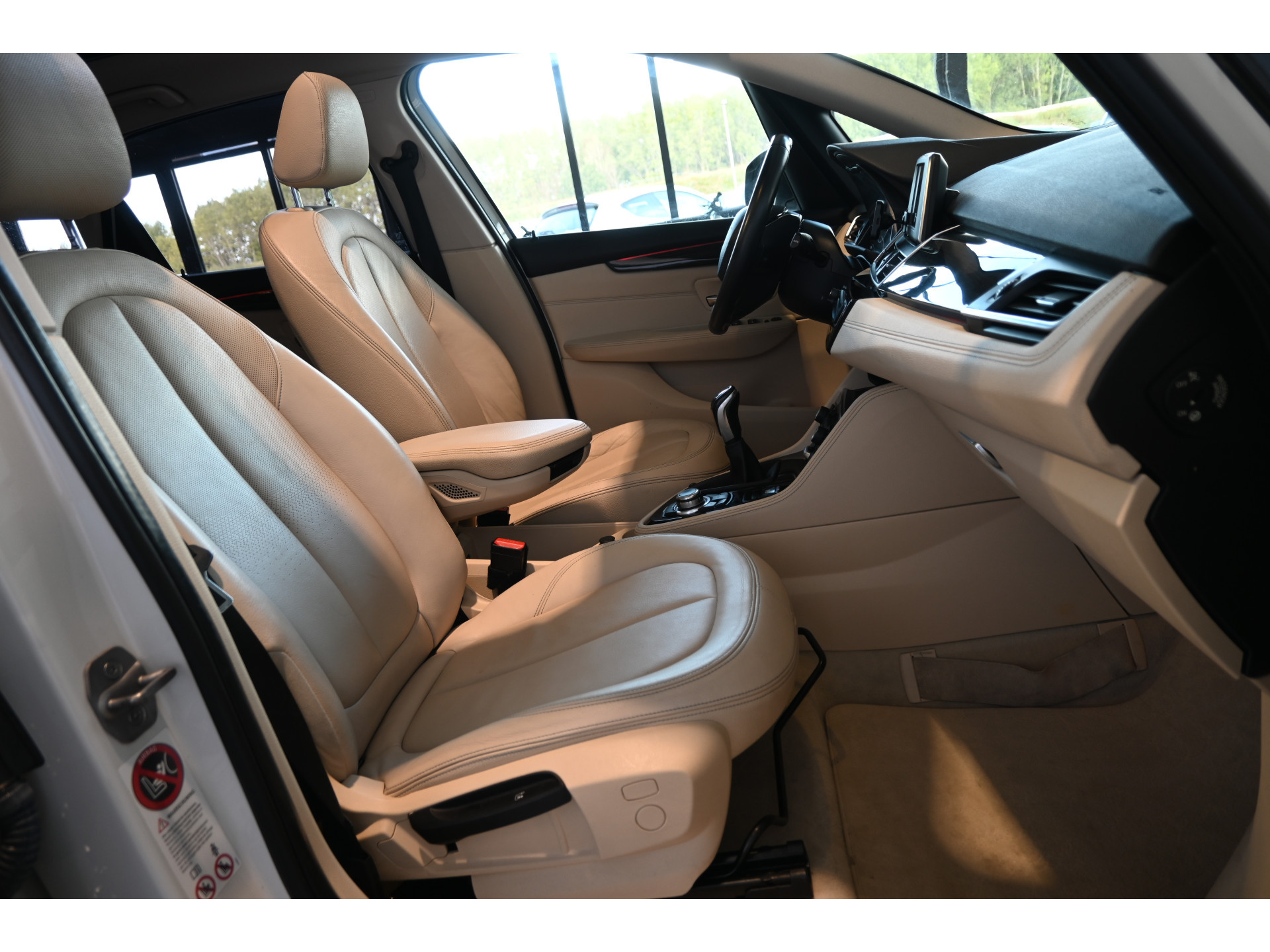BMW 2-serie Active Tourer 218i High Executive Nap Clima Cruise Panoramadak Trekhaak PDC Navigatie LED Stoelverwarming Inruil Mogelijk!