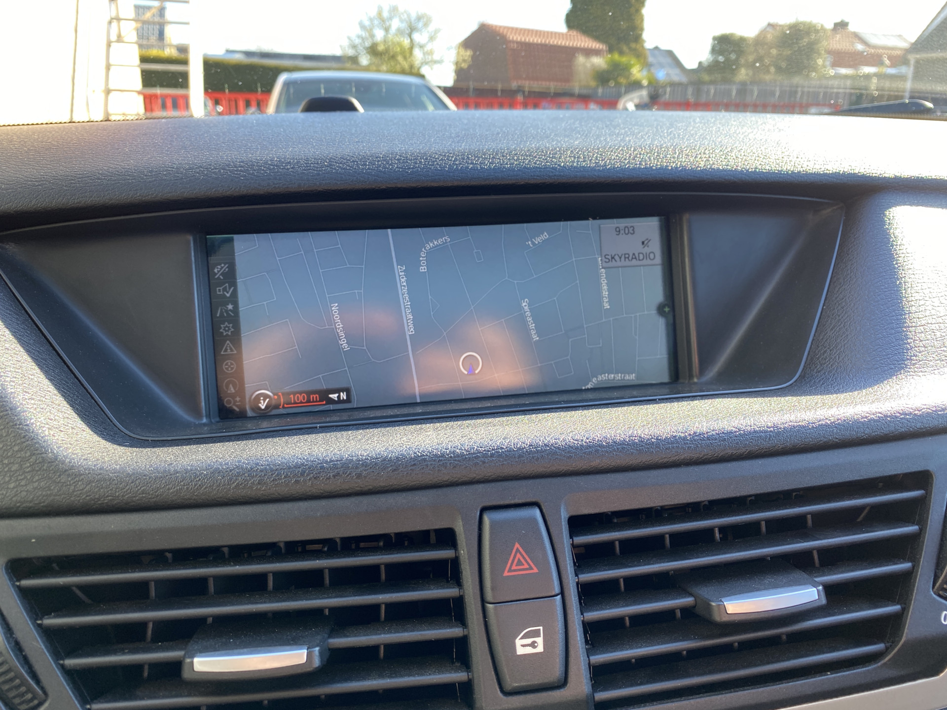 BMW X1 sDrive18i Executive AUT. | navigatie | panoramadak | sportstoelen | xenon verlichting | lichtmetalen velgen 18 inch