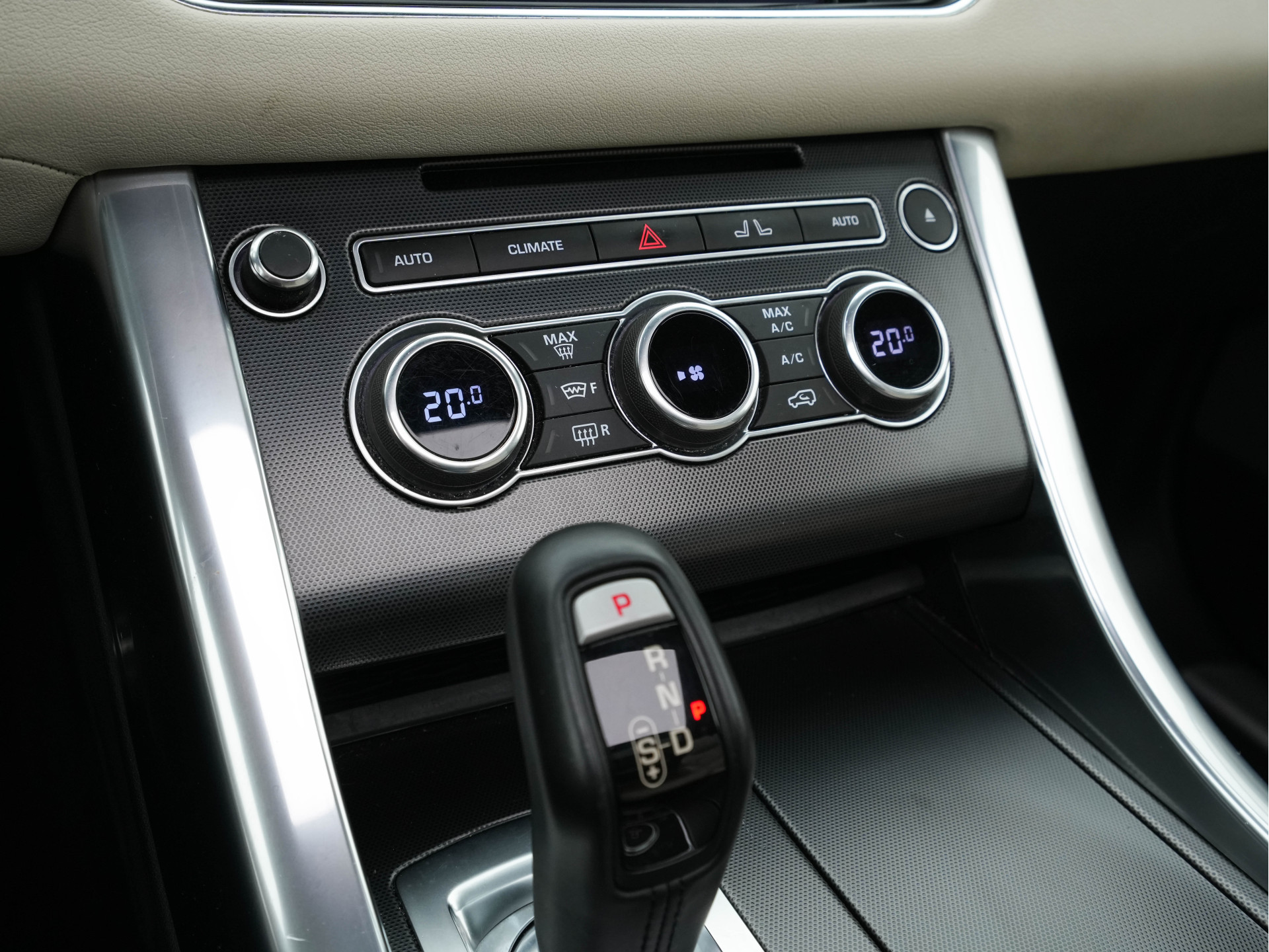 Land Rover Range Rover Sport 3.0 SDV6 Hybrid Autobiography Dynamic AWD Aut. *PANO | BI-XENON | TOP-VIEW | LEATHER | BLIND-SPOT | MEMORY-PACK | NAVI-FULLMAP | CRUISE | SPORT-SEATS | DIGI-COCKPIT | LANE-ASSIST | TOWBAR |  21"ALU *