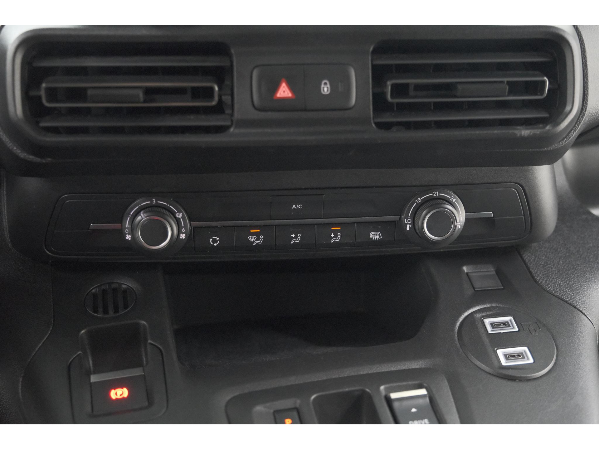 Peugeot Partner 1.5 BlueHDi 130 EAT8 S&S L1 | Trekhaak | Laadruimte-Pakket | Camera | Dodehoekdetectie