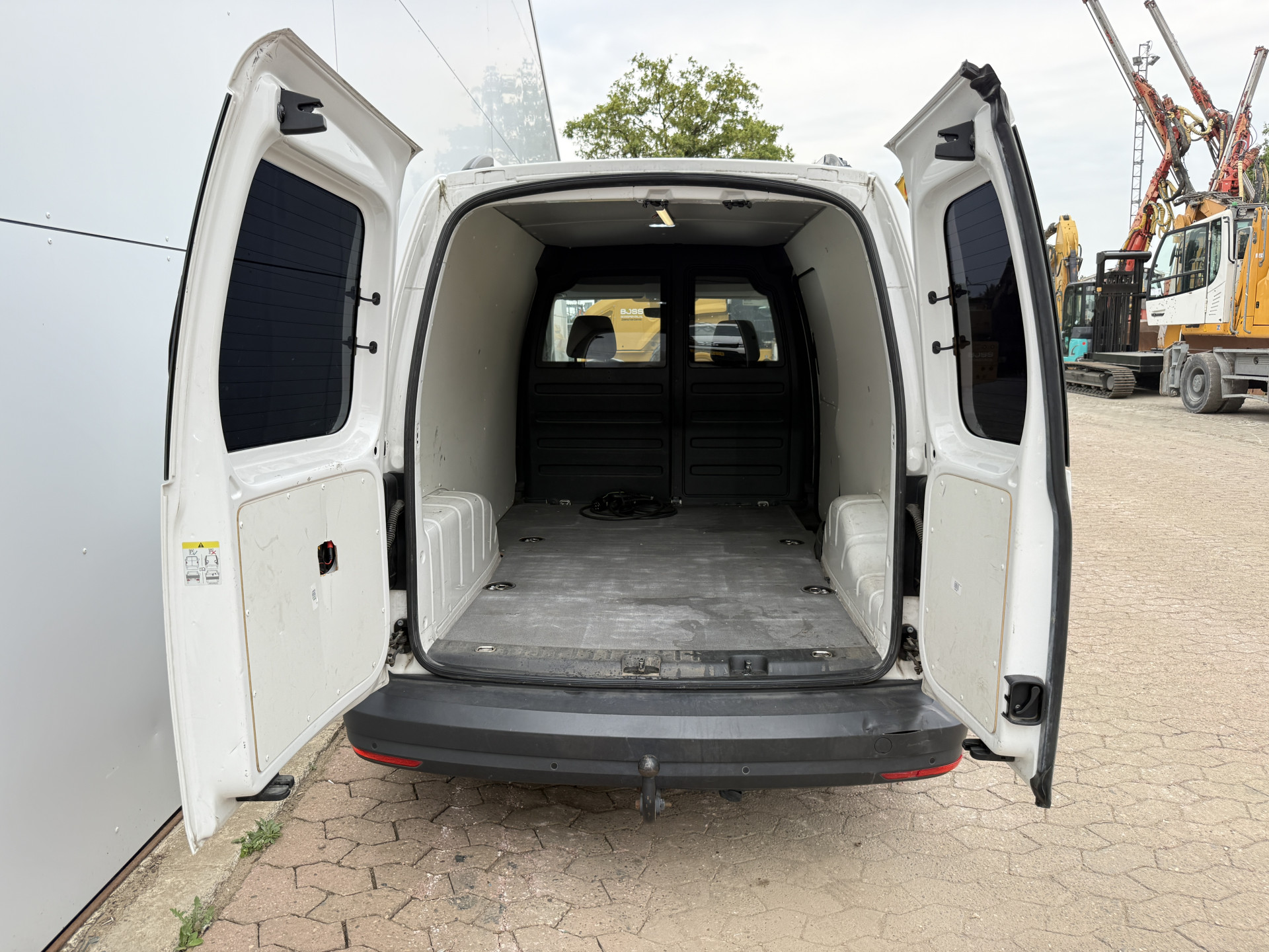 Volkswagen e-Caddy 37kWh 113PK L2H1 Elektrisch Caddy ABT Maxi 37,3kWh 159km WLTP LED Trekhaak Airco Stoelverwarming Parkeersensoren