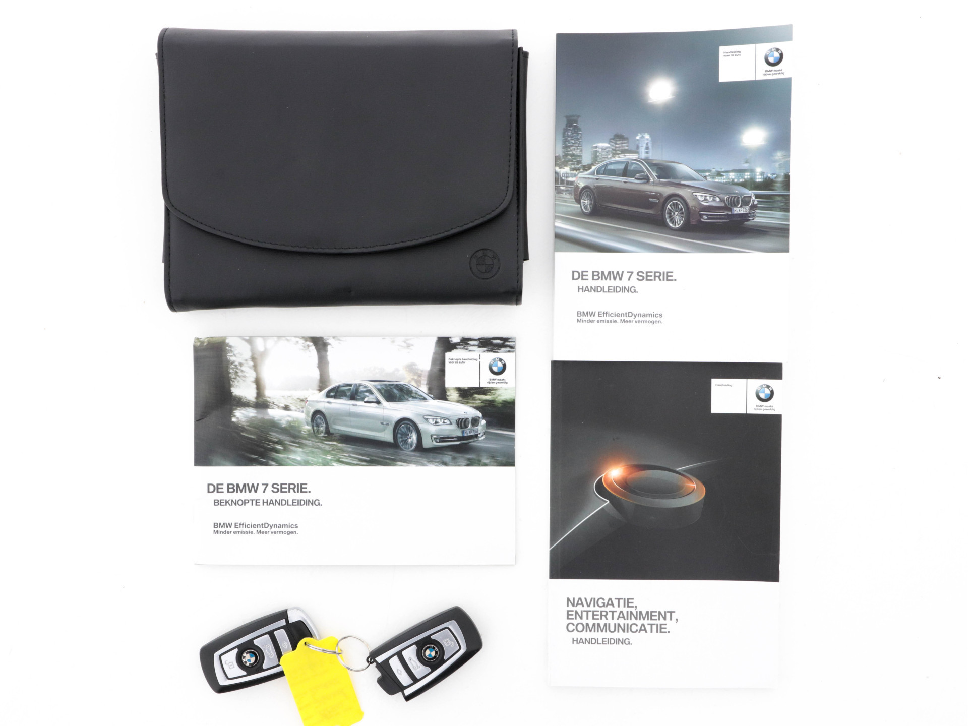 BMW 7-serie 740d xDrive M-Sport Aut. *PANO | LEATHER | FULL-LED | SURROUND-VIEW | NAVI-FULLMAP | SOFT-CLOSE | HEAD-UP | HARMAN/KARDON-AUDIO | KEYLESS | CRUISE | HEATED-SPORTSEATS | LANE-ASSIST | MEMORY-PACK | TOWBAR