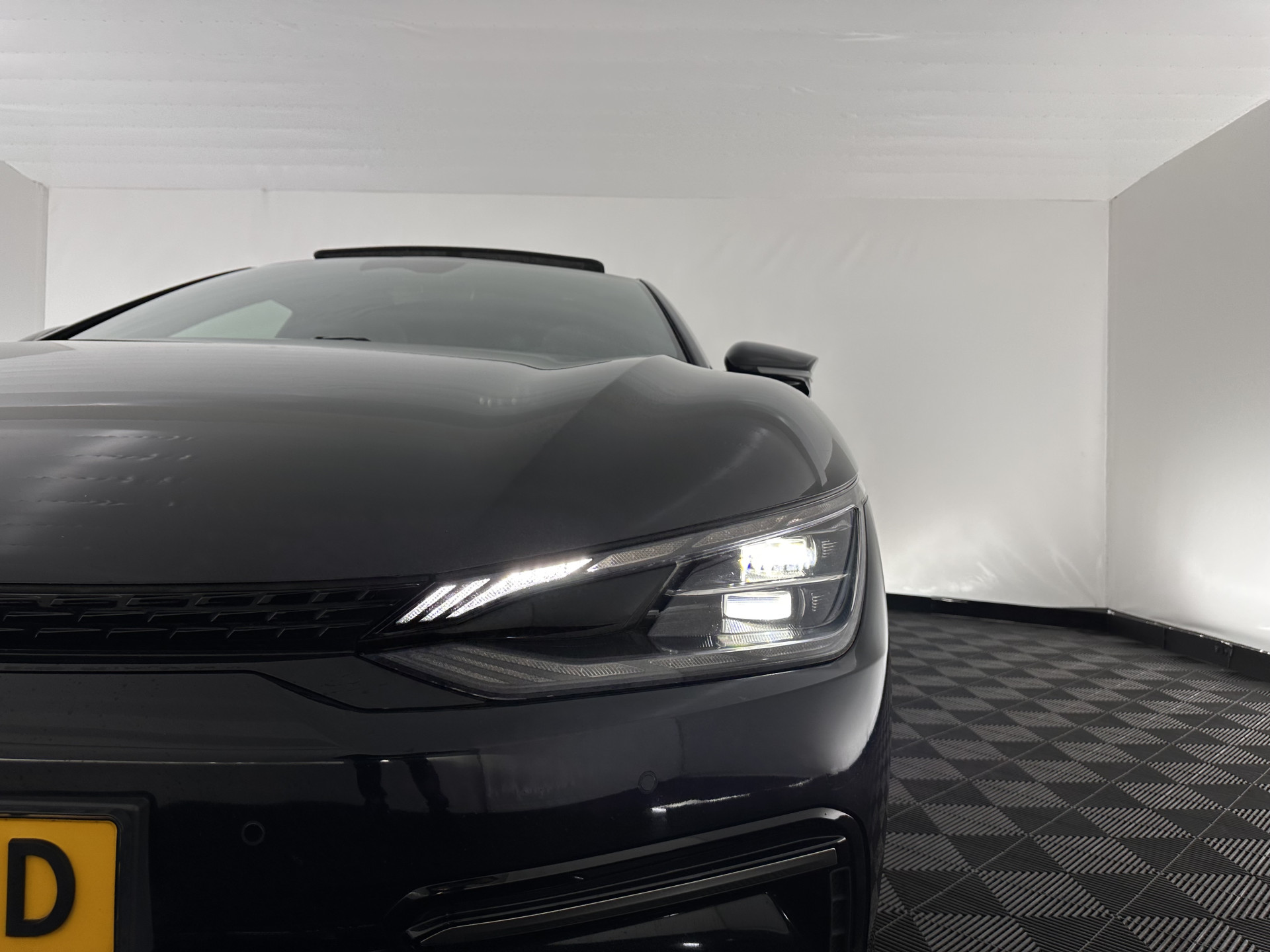 Kia EV6 GT-Line 77.4 kWh (3-Fase-11kW) {SOH-98%} (INCL-BTW) Aut. *HEATPUMP | PANO | HEAD-UP | LEATHER-ALCANTARA | ADAPTIVE-CRUISE | DIGI-COCKPIT | MERIDIAN-AUDIO | MEMORYPACK | FULL-LED | KEYLESS | TOPVIEW | DAB | BLINDSPOT | NAVI-FULLMAP |