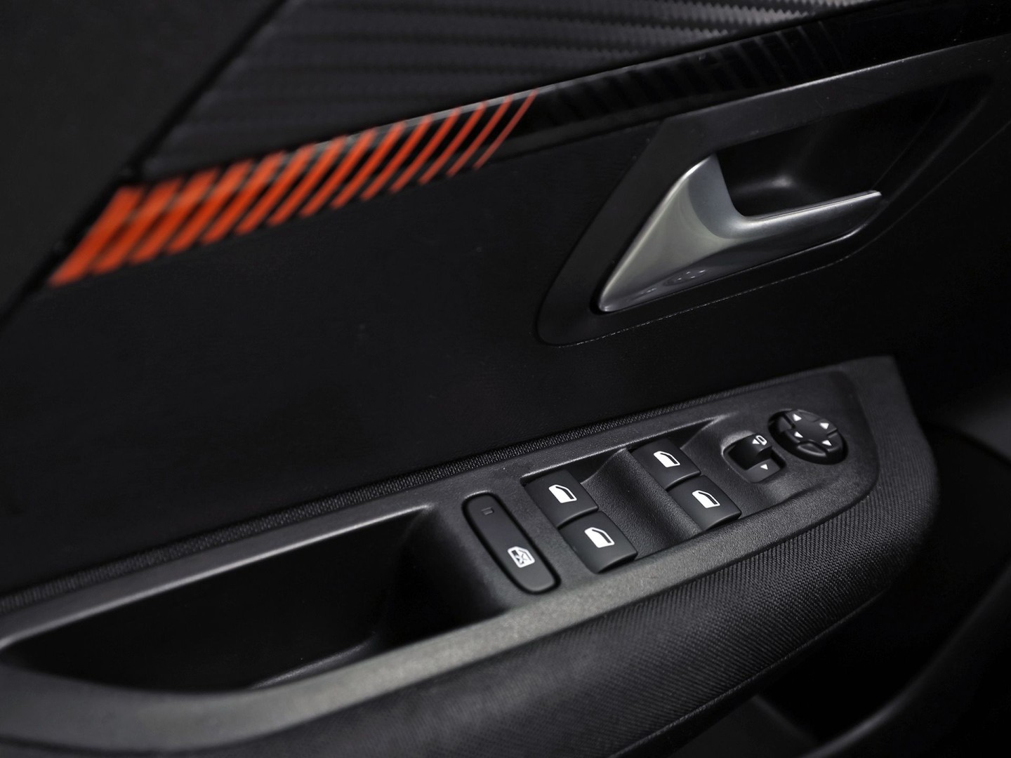 Peugeot 208 1.2 PureTech Sport Automaat (APPLE CARPLAY, KEYLESS, PARKEERSENSOREN, SPORTSTOELEN, CRUISE, LANE ASSIST, NIEUWE APK, NIEUWSTAAT)