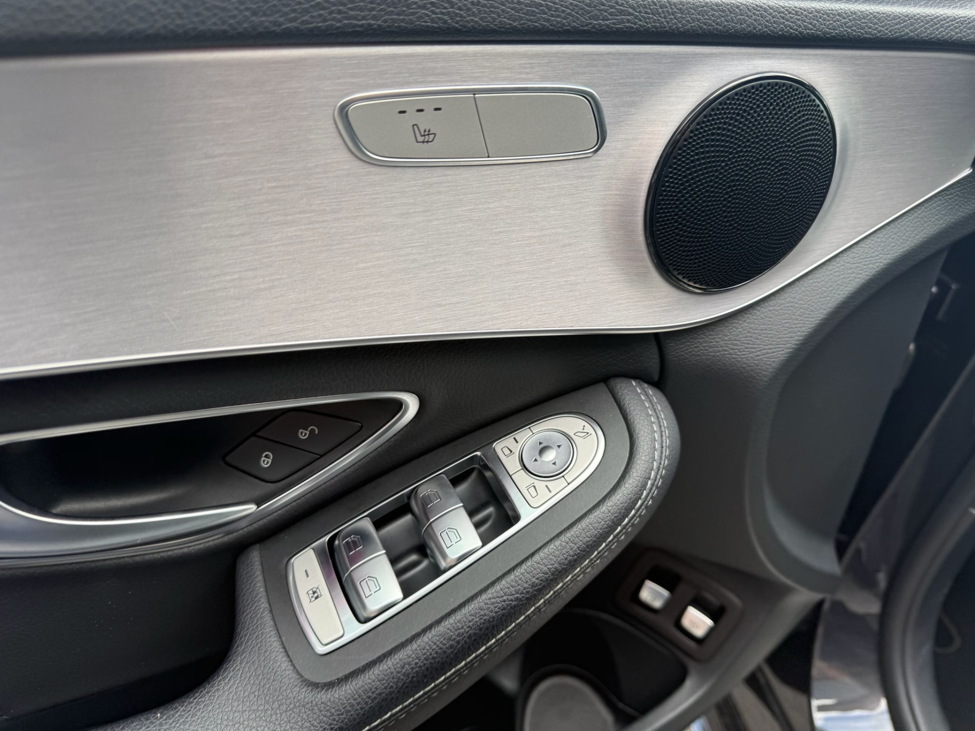 Mercedes-Benz C-klasse 300 e Advantage Pack | 3/6/12MND GARANTIE | AUTOMAAT | CRUISE | LED | LEDER | 360 CAMERA | SFEER | CARPLAY | NAVI |