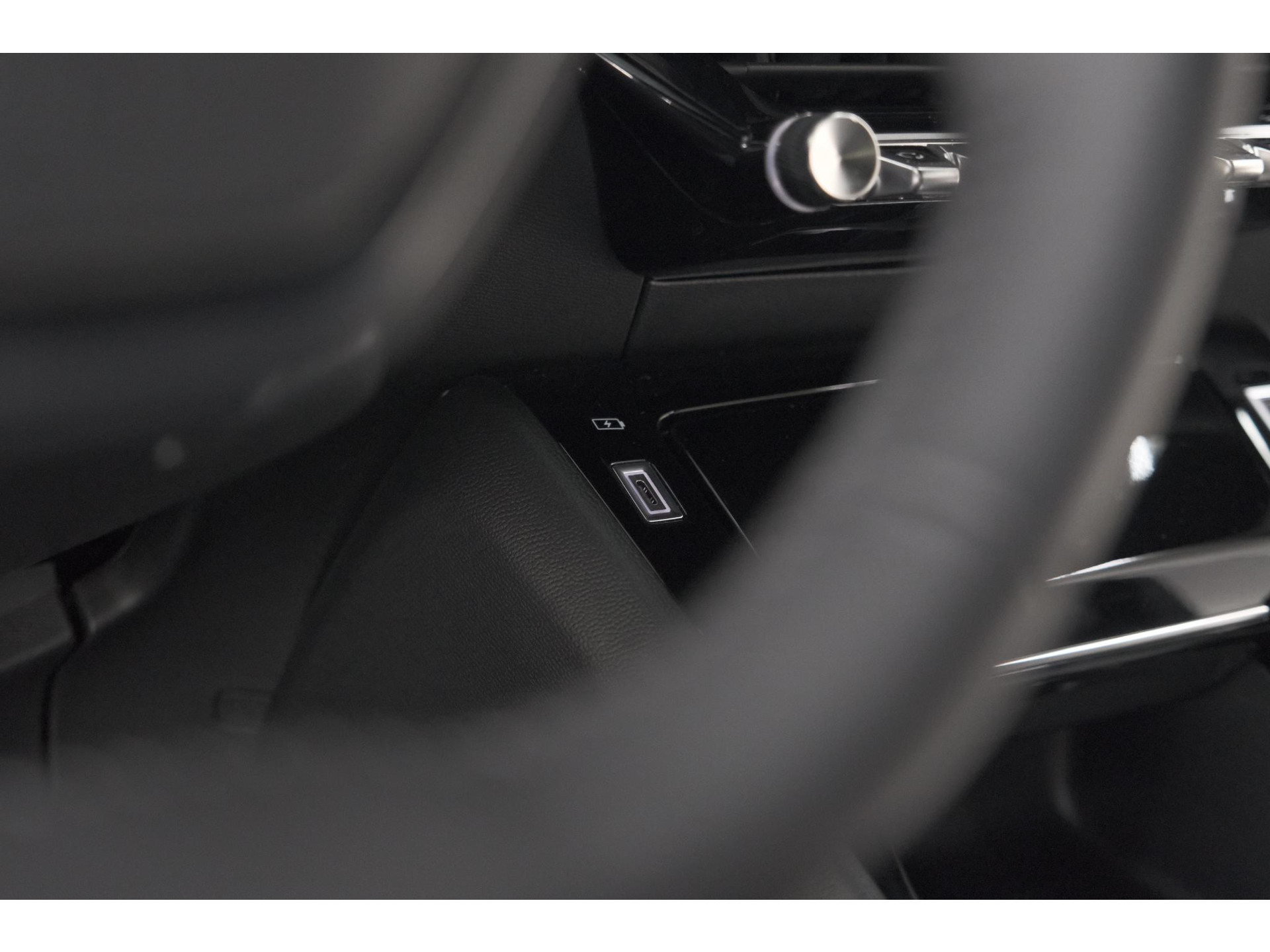 Peugeot 2008 1.2 Hybrid 145 Allure | 360 Camera | Adaptieve Cruise Control | Dodehoekdetectie | Apple Carplay