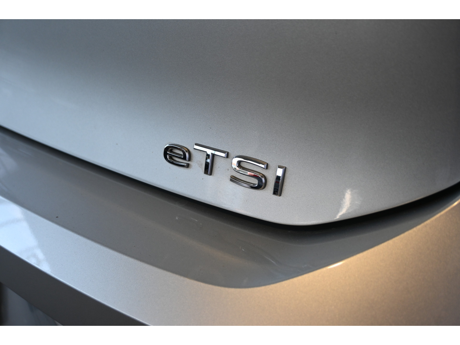 Volkswagen Golf 1.5 eTSI R-Line Automaat Clima Carplay Cruise Control Rijklaarprijs Inruil Mogelijk!
