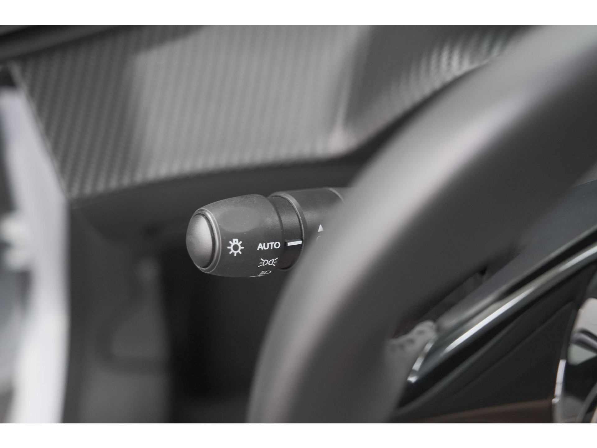 Peugeot 208 1.2 Hybrid 110 e-DCS6 Allure | Climate Control | Apple Carplay | Parkeersensoren