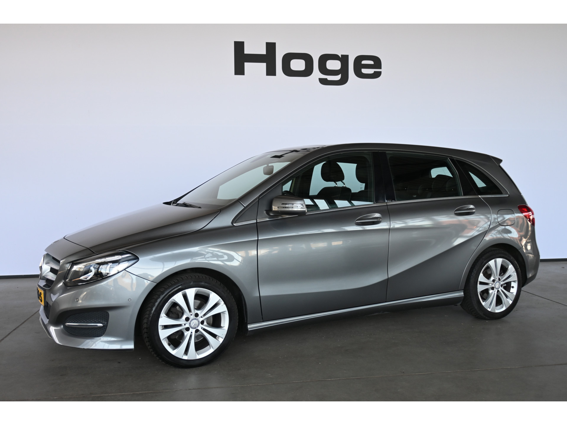 Mercedes-Benz B-klasse 180 Ambition Automaat Cruise Airco Navigatie Trekhaak Panoramdak 1e Eigenaar Inruil Mogelijk!