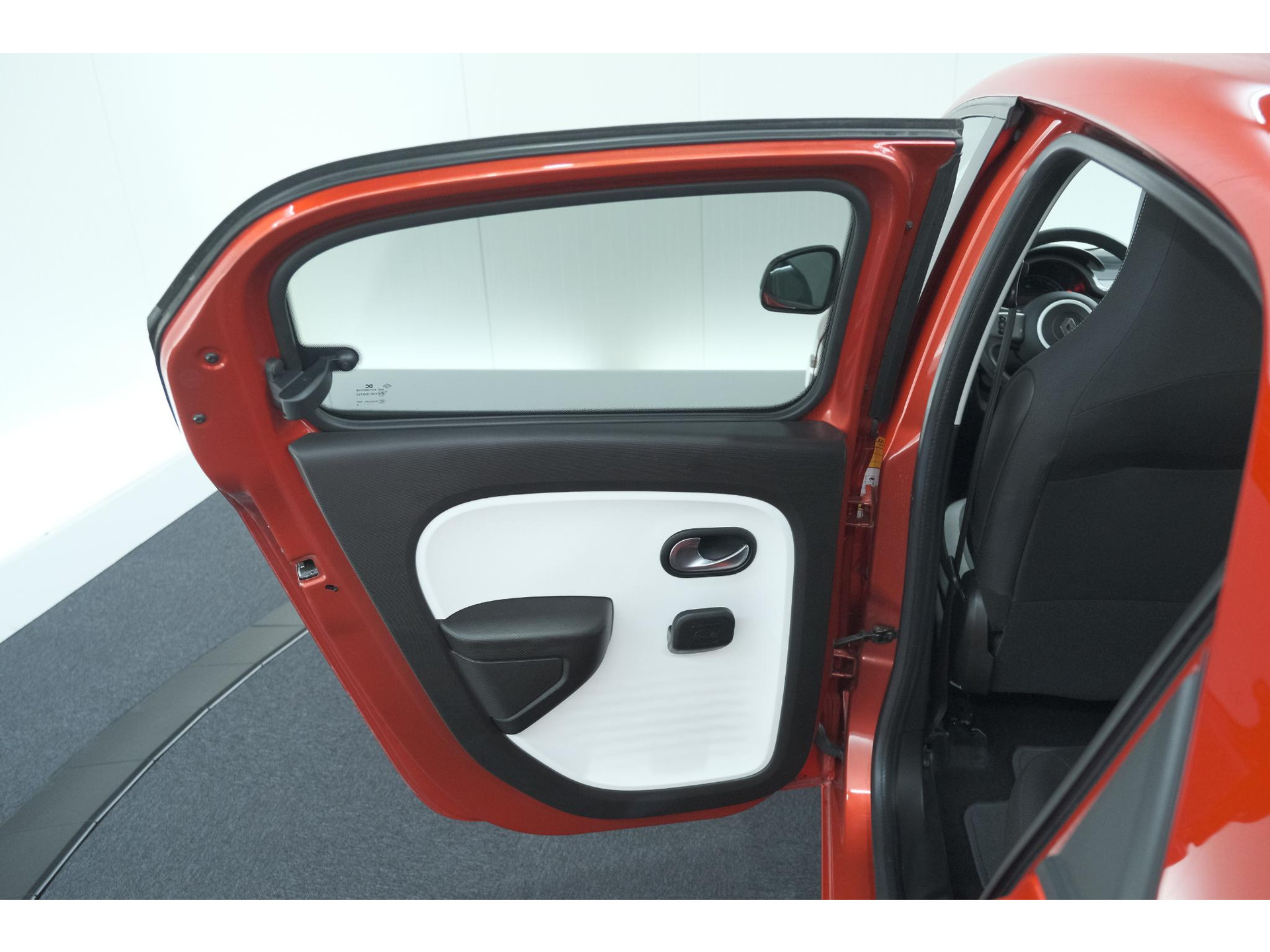Renault Twingo 1.0 SCe Limited | Automaat | Parkeersensoren | Allseason Banden | Bluetooth Radio