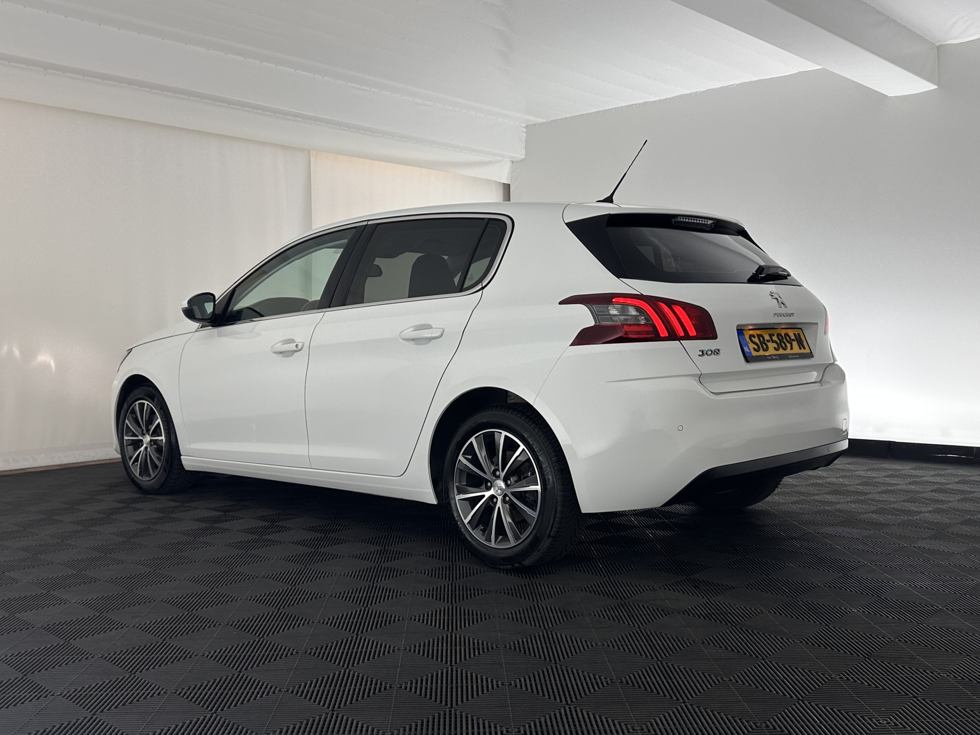 Peugeot 308 1.5 Blue HDi Allure *FULL-LED | HEATED-SPORTSEATS | NAVI-FULLMAP | DAB | ECC | PDC | CRUISE | PRIVACYGLASS | 16''ALU*