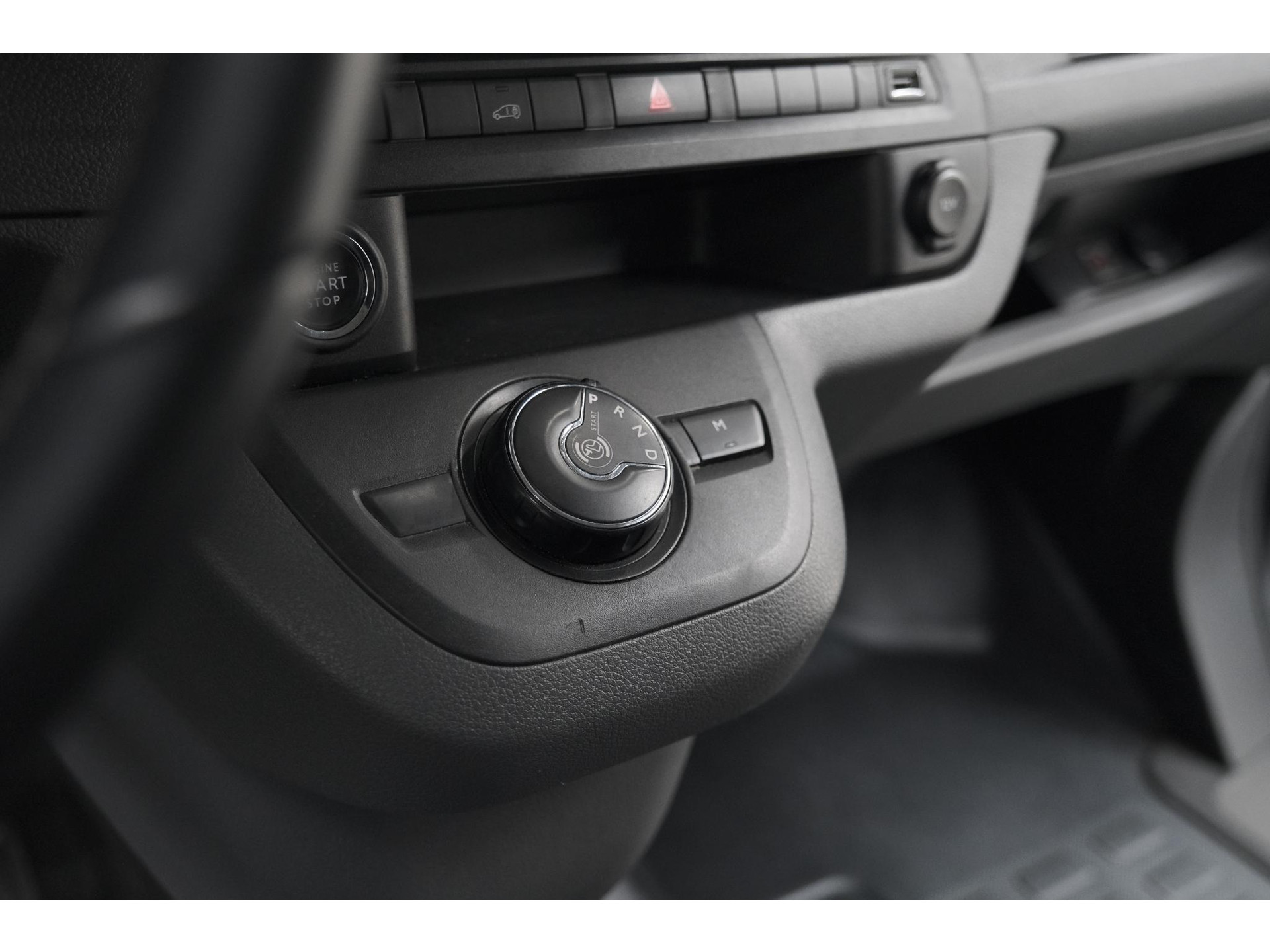 Peugeot Expert 2.0 BlueHDI 180 Automaat Standard Premium | Standkachel | Trekhaak | Head-Up Display | Camera | Apple Carplay | Laadruimte Betimmering