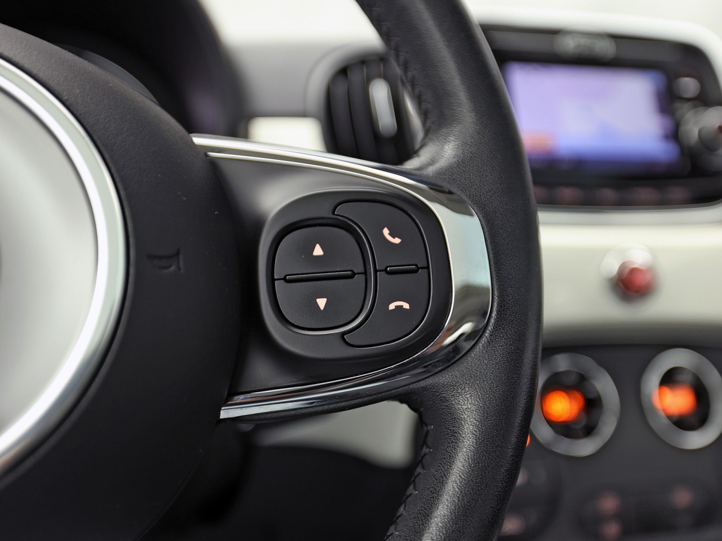Fiat 500 0.9 TwinAir Turbo Lounge (PANORAMADAK, VIRTUAL COCKPIT, NAVIGATIE, CLIMATE, PARKEERSENSOREN, SPORTSTOELEN, CRUISE, LM VELGEN, NIEUWE APK, NIEUWSTAAT)