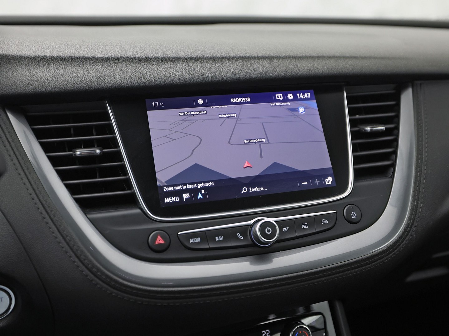 Opel Grandland X 1.2 Turbo Innovation (MEMORY SEAT, NAP, STOELVERWARMING/KOELING, APPLE CARPLAY, KEYLESS, GETINT GLAS, LANE ASSIST, STUURWIEL VERWARMD, NIEUWE APK, NIEUWSTAAT)