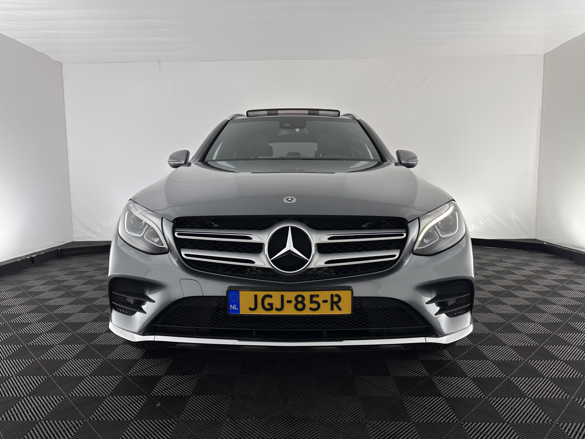Mercedes-Benz GLC-klasse 350e 4MATIC AMG Aut. *PANO | FULL-LEATHER | FULL-LED | HEATED-SPORTSEATS | CAMERA | NAVI-FULLMAP | PRIVACY-GLASS | SHIFT-PADDLES | ECC | PDC | CRUISE | 19''ALU*