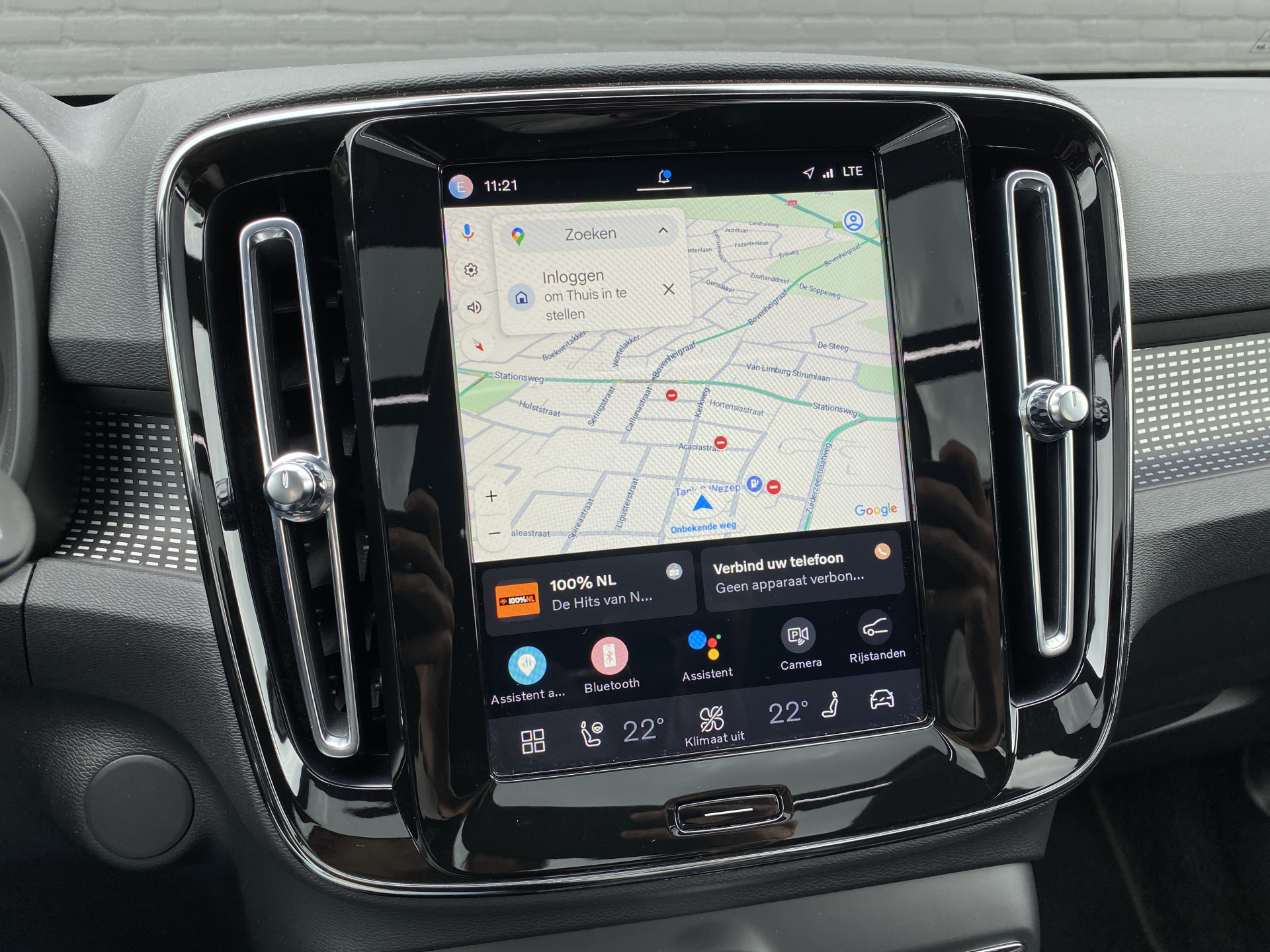 Volvo XC40 Recharge P8 AWD R-Design 408 pk | 1e eigenaar | dealer onderh. | panoramadak | trekhaak | 360 camera | stoelverw.