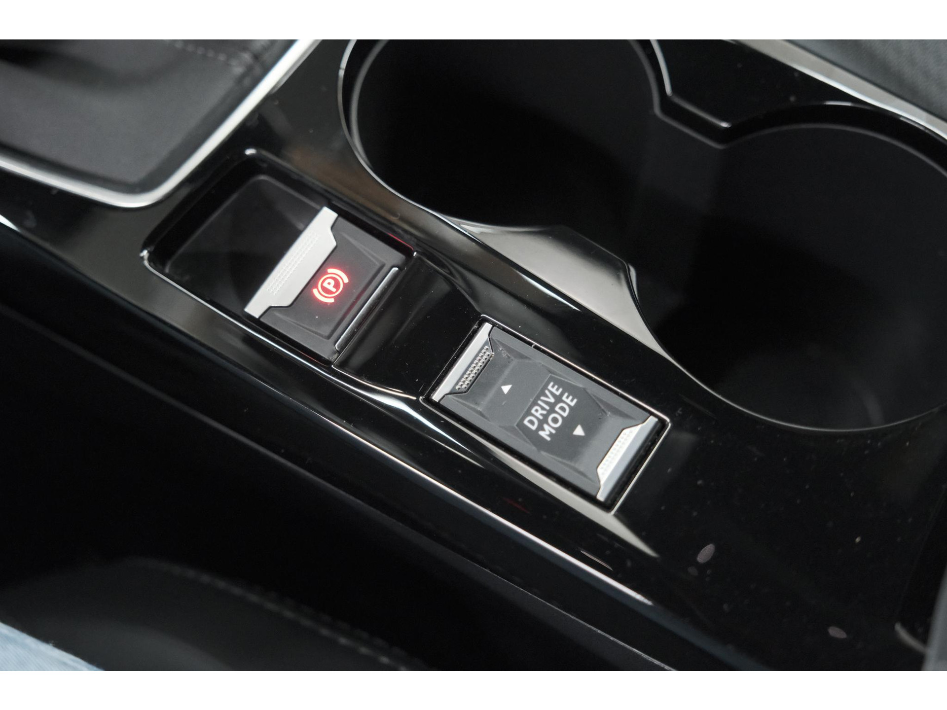Peugeot 208 PureTech 100 GT | Camera | Adaptieve Cruise Control | Navigatie | Apple Carplay