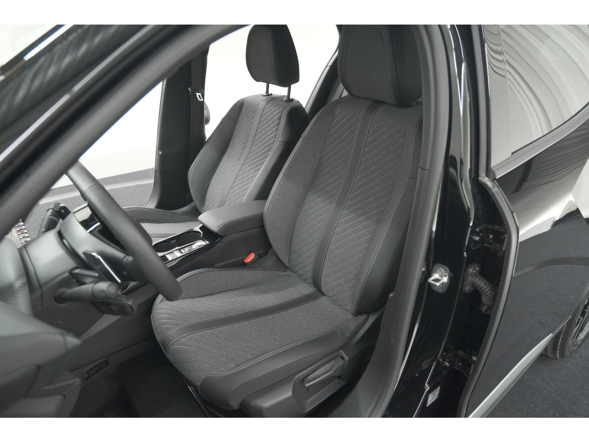 Peugeot 2008 1.2 Hybrid 145 Allure | 360 Camera | Adaptieve Cruise Control | Dodehoekdetectie | Apple Carplay