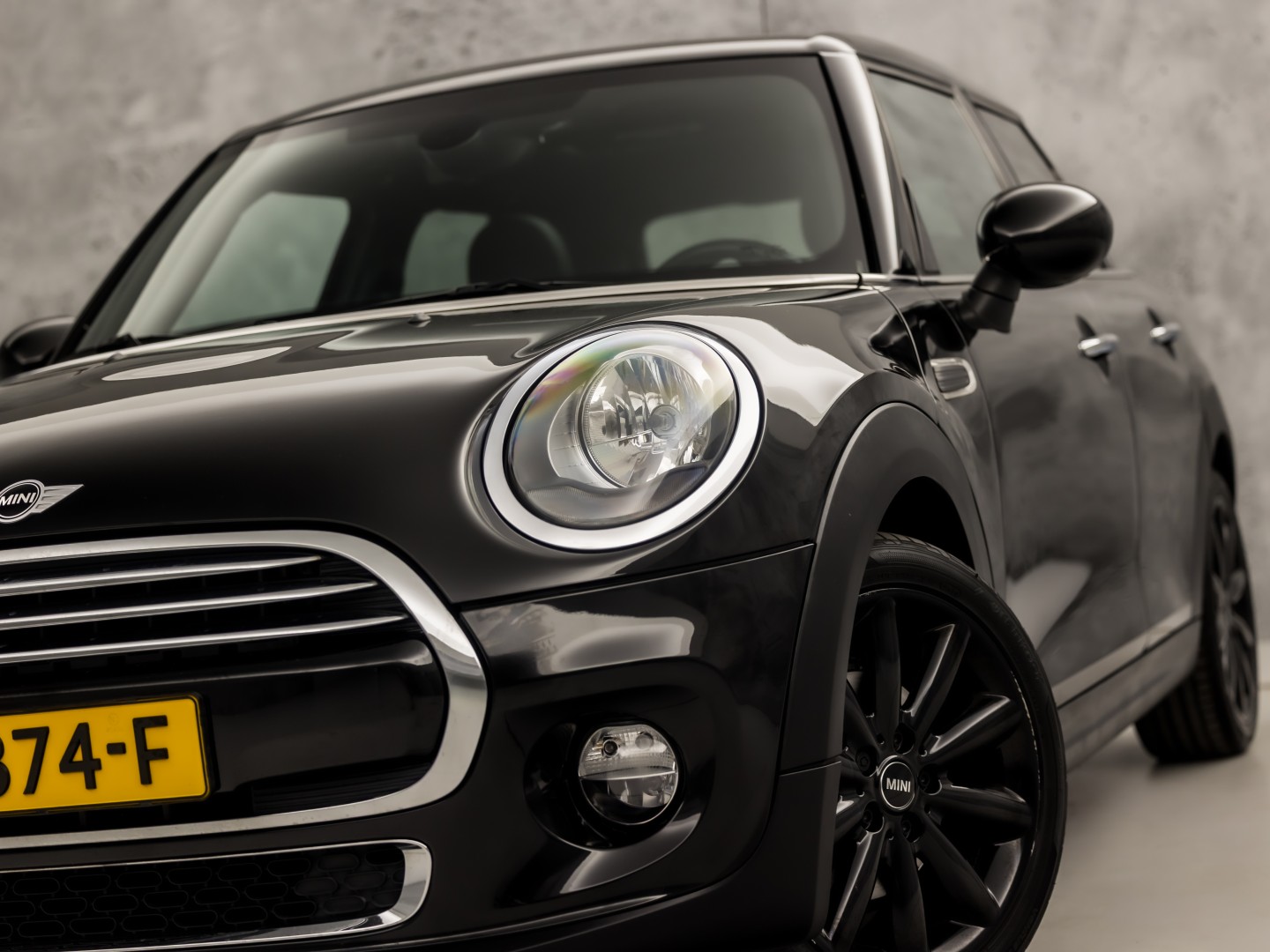MINI 5-deurs 1.5 Cooper Chili Sport Automaat 136Pk (PANORAMADAK, 1e EIGENAAR, DEALER ONDERHOUDEN, 5 DEURS, NAVIGATIE, LEDER, SPORTSTOELEN, GETINT GLAS, PARKEERSENSOREN, NIEUWSTAAT)