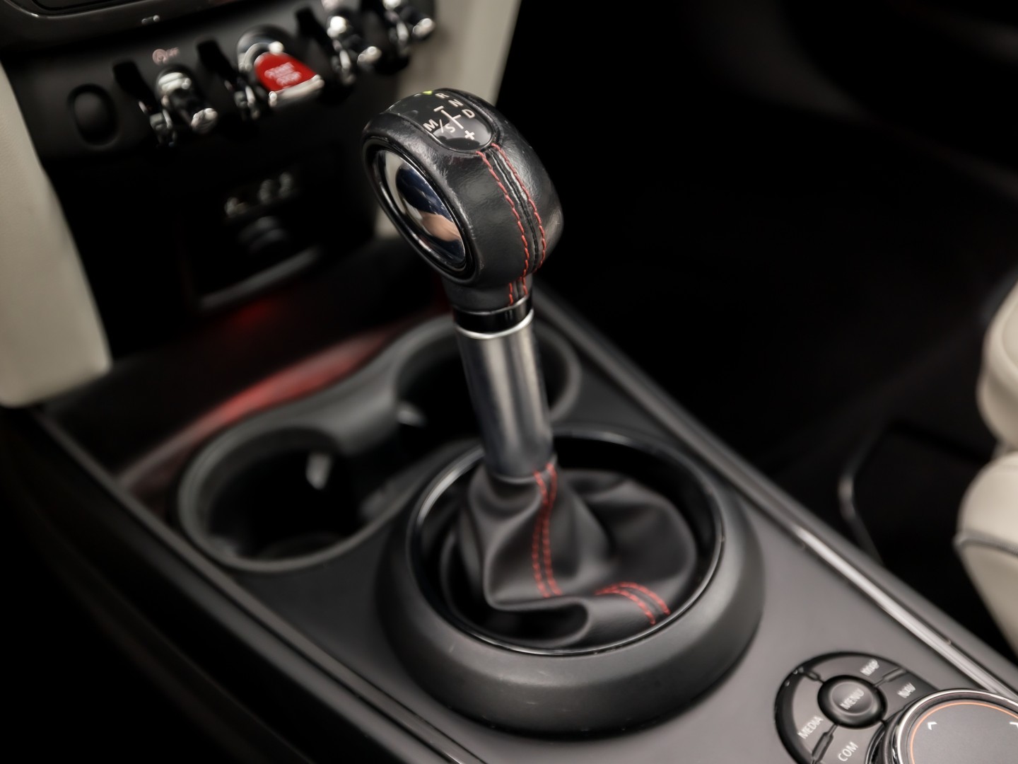 MINI Countryman 2.0 Cooper S John Cooper Works Chili 192Pk Automaat (PANORAMADAK, GROOT NAVI, LEDER, HARMAN/KARDON, CAMERA, STOELVERWARMING, SPORTSTOELEN, GETINT GLAS, NIEUWSTAAT)