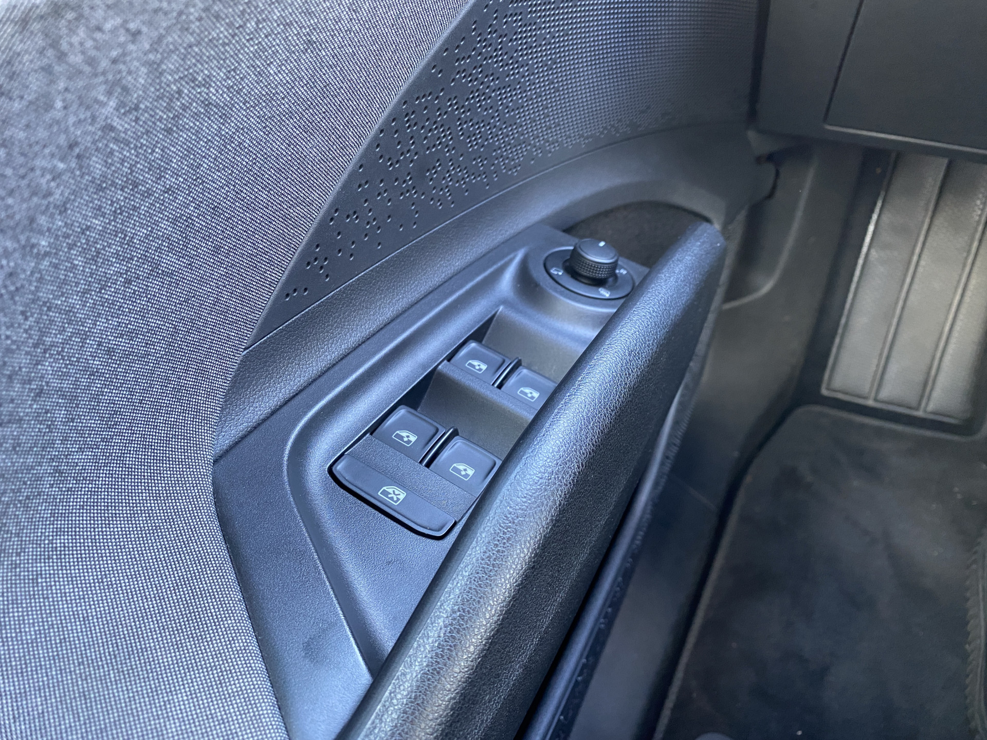 ŠKODA Enyaq iV 60 | 1e eigenaar | dealer onderhouden | navigatie | camera | sfeerverlichting | apple carplay | SOH 92%