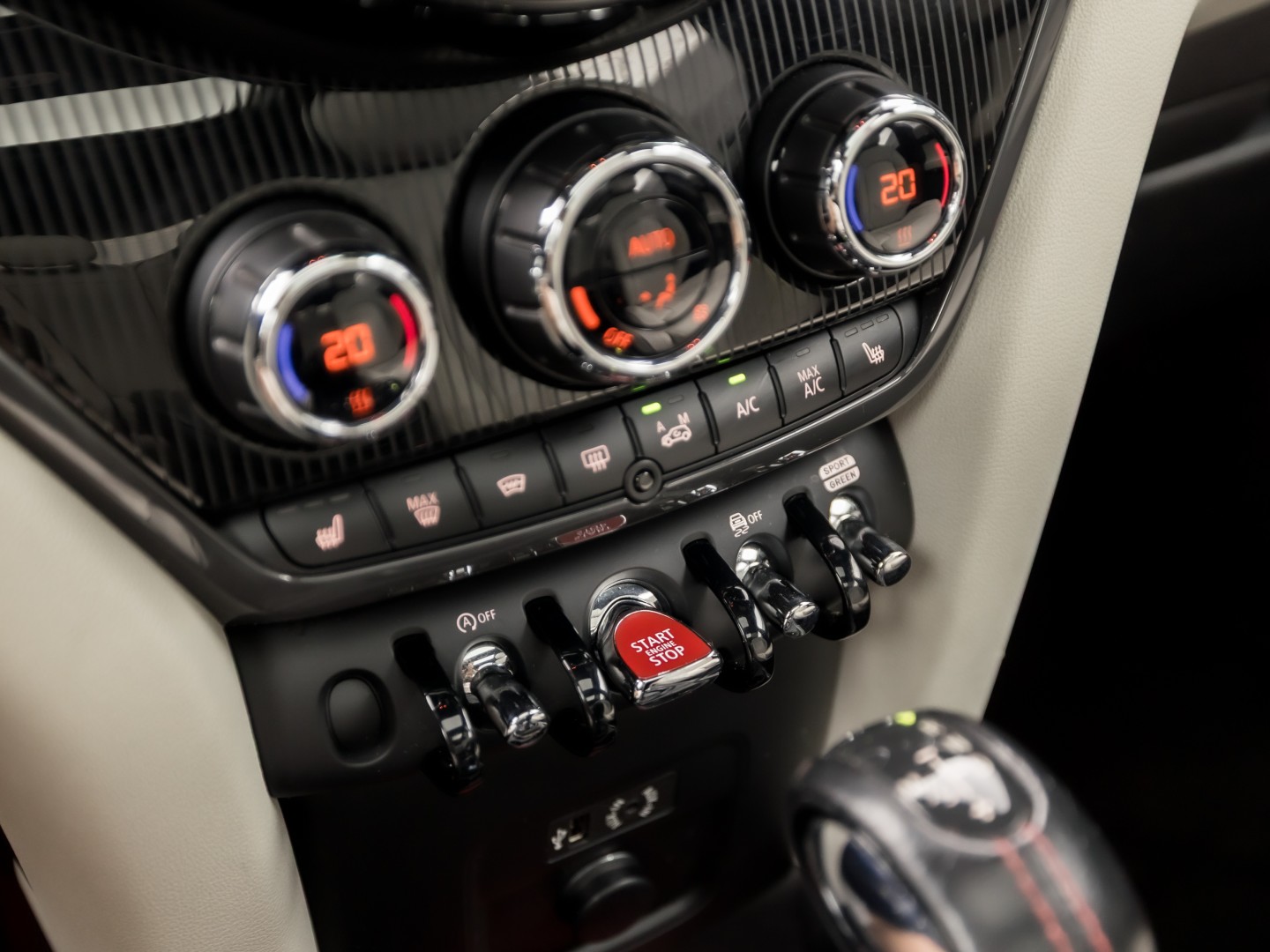MINI Countryman 2.0 Cooper S John Cooper Works Chili 192Pk Automaat (PANORAMADAK, GROOT NAVI, LEDER, HARMAN/KARDON, CAMERA, STOELVERWARMING, SPORTSTOELEN, GETINT GLAS, NIEUWSTAAT)