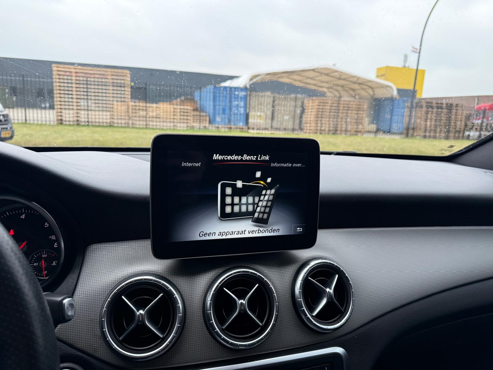 Mercedes-Benz CLA-klasse Shooting Brake 180 d Business Solution | 1E EIGENAAR | 3/6/12MND GARANTIE | AUTOMAAT | AIRCO | CRUISE | NAVI | LMV | LED | TREKHAAK |