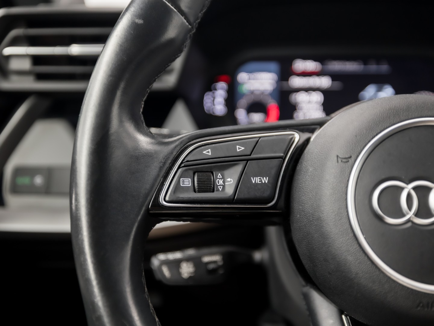 Audi A3 Sportback 30 TFSI Sport (APPLE CARPLAY, GROOT NAVI, CAMERA, ELEK STOEL, ADAPTIVE CRUISE, STOELVERWARMING, SPORTSTOELEN, GETINT GLAS, KEYLESS START, NIEUWSTAAT)